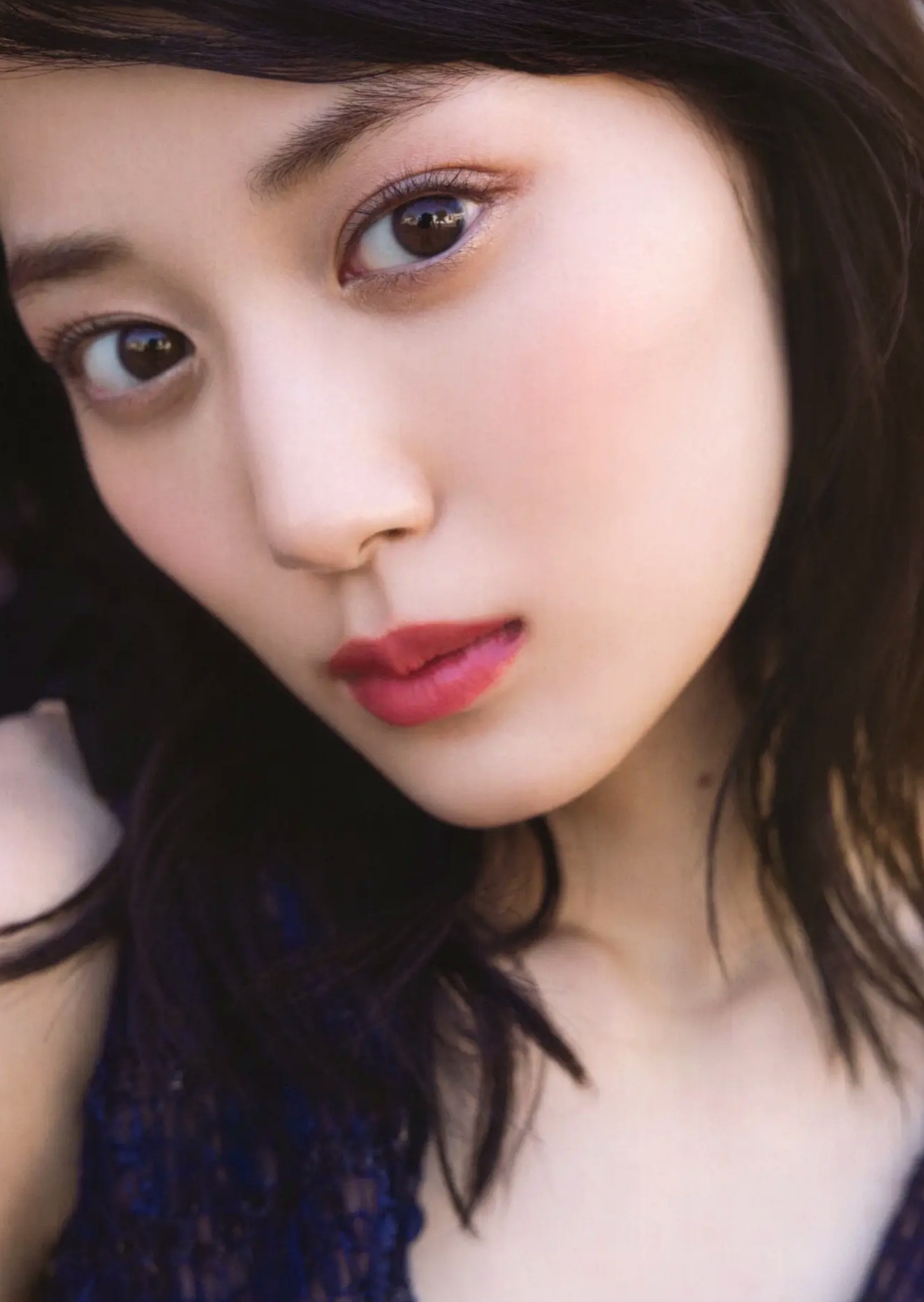 《山下美月 - ヒロイン》海边黑色比基尼与浴室甜美写真