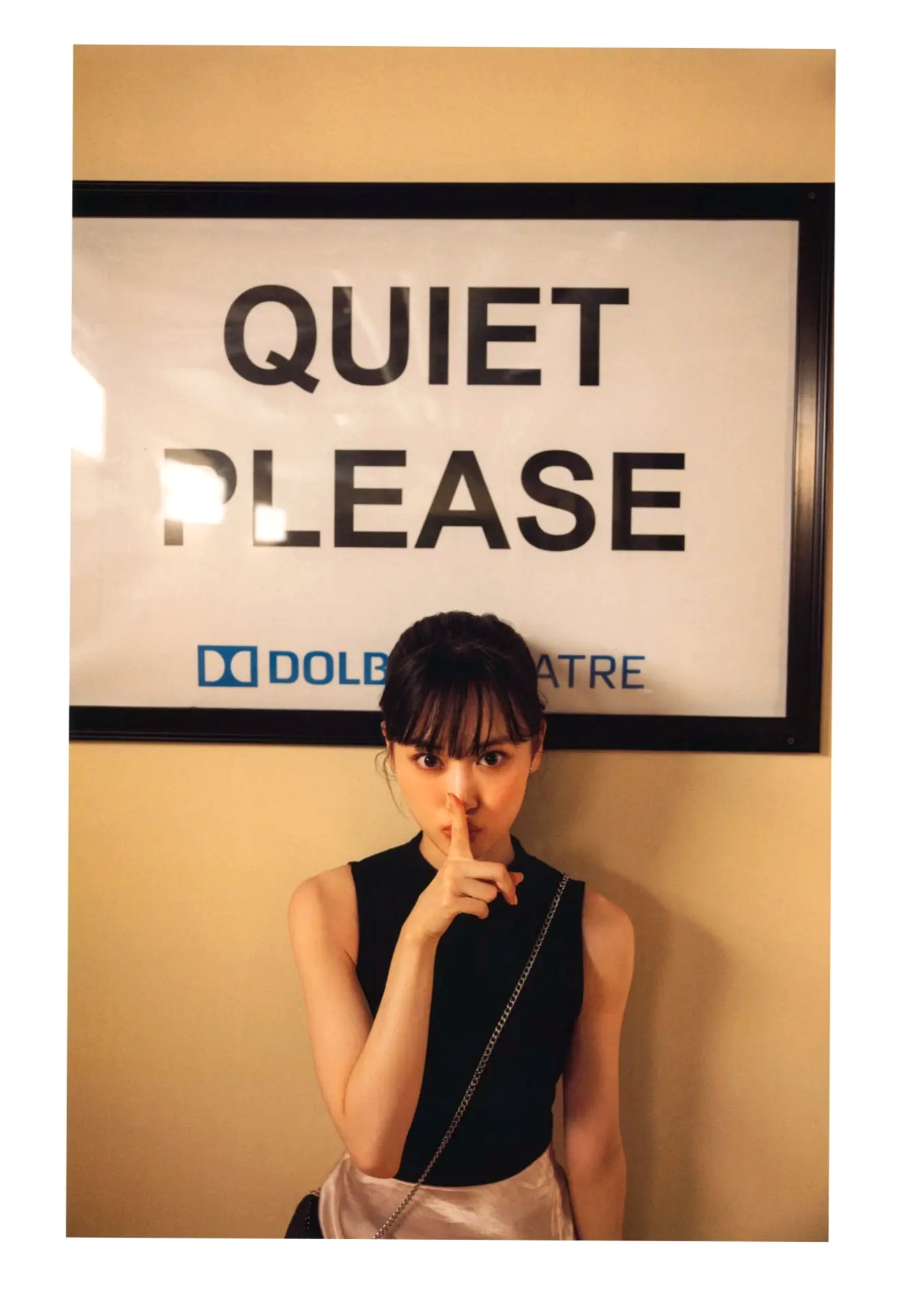 《山下美月 - ヒロイン》海边黑色比基尼与浴室甜美写真