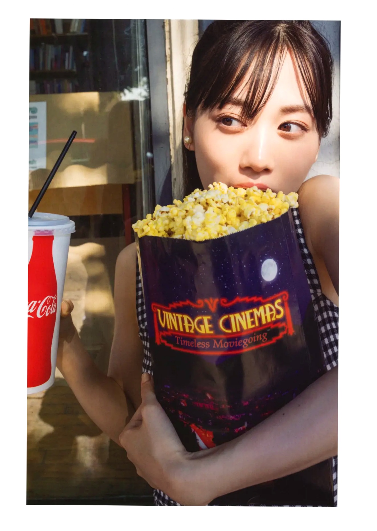 《山下美月 - ヒロイン》海边黑色比基尼与浴室甜美写真