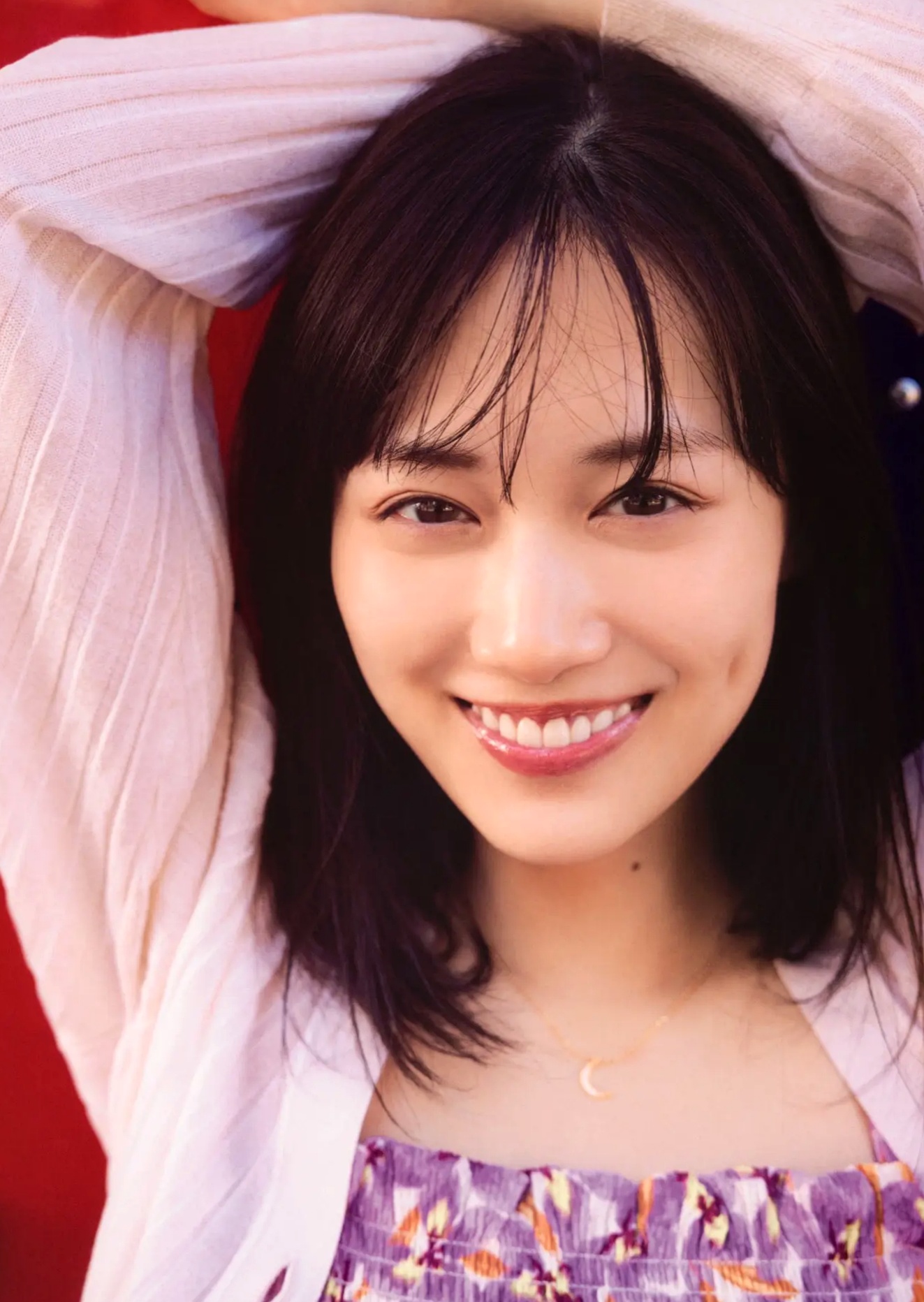 《山下美月 - ヒロイン》海边黑色比基尼与浴室甜美写真