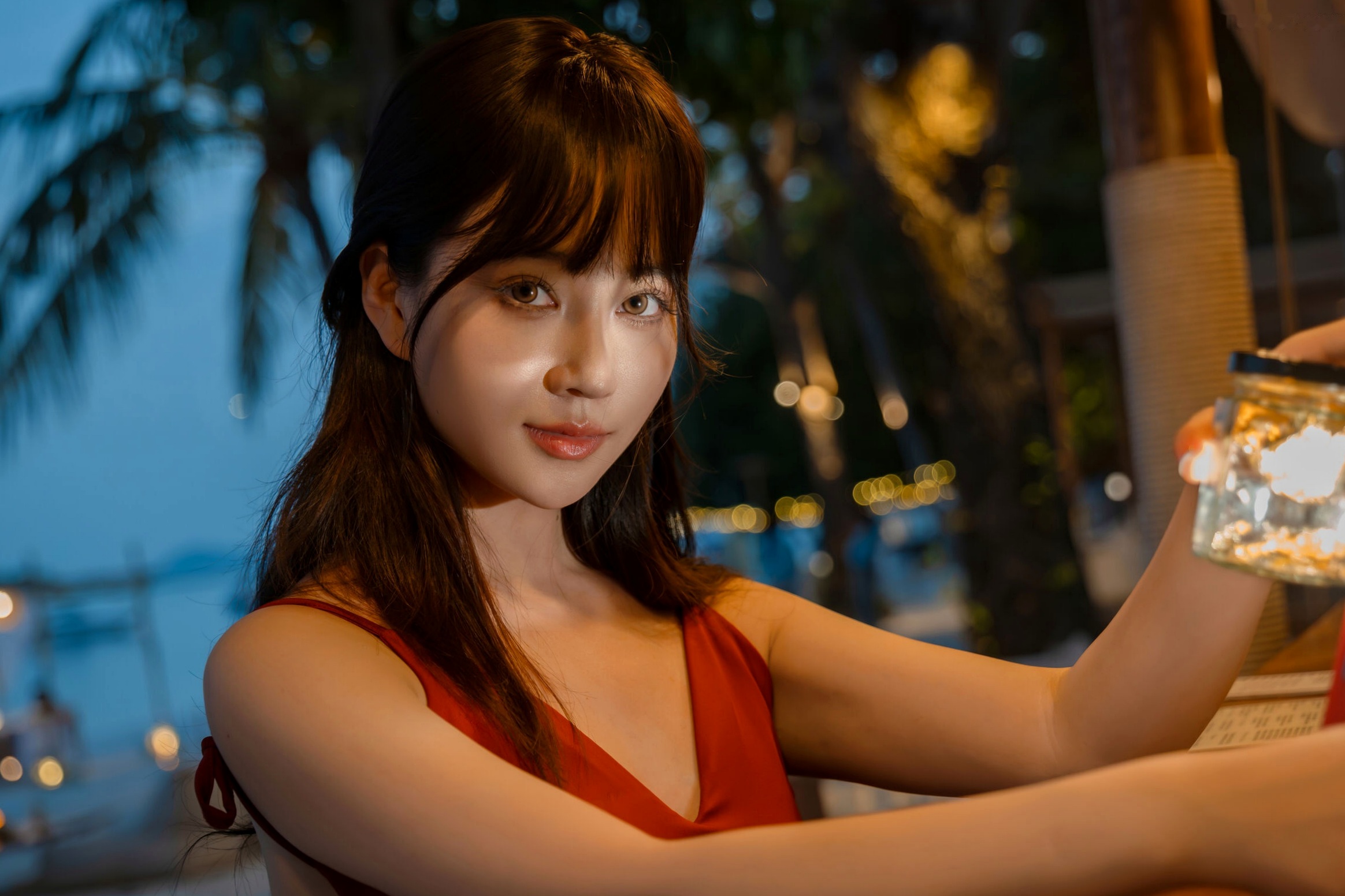 《年年-言遇》户外无圣光红裙性感写真 泳池畔大尺度女神美图