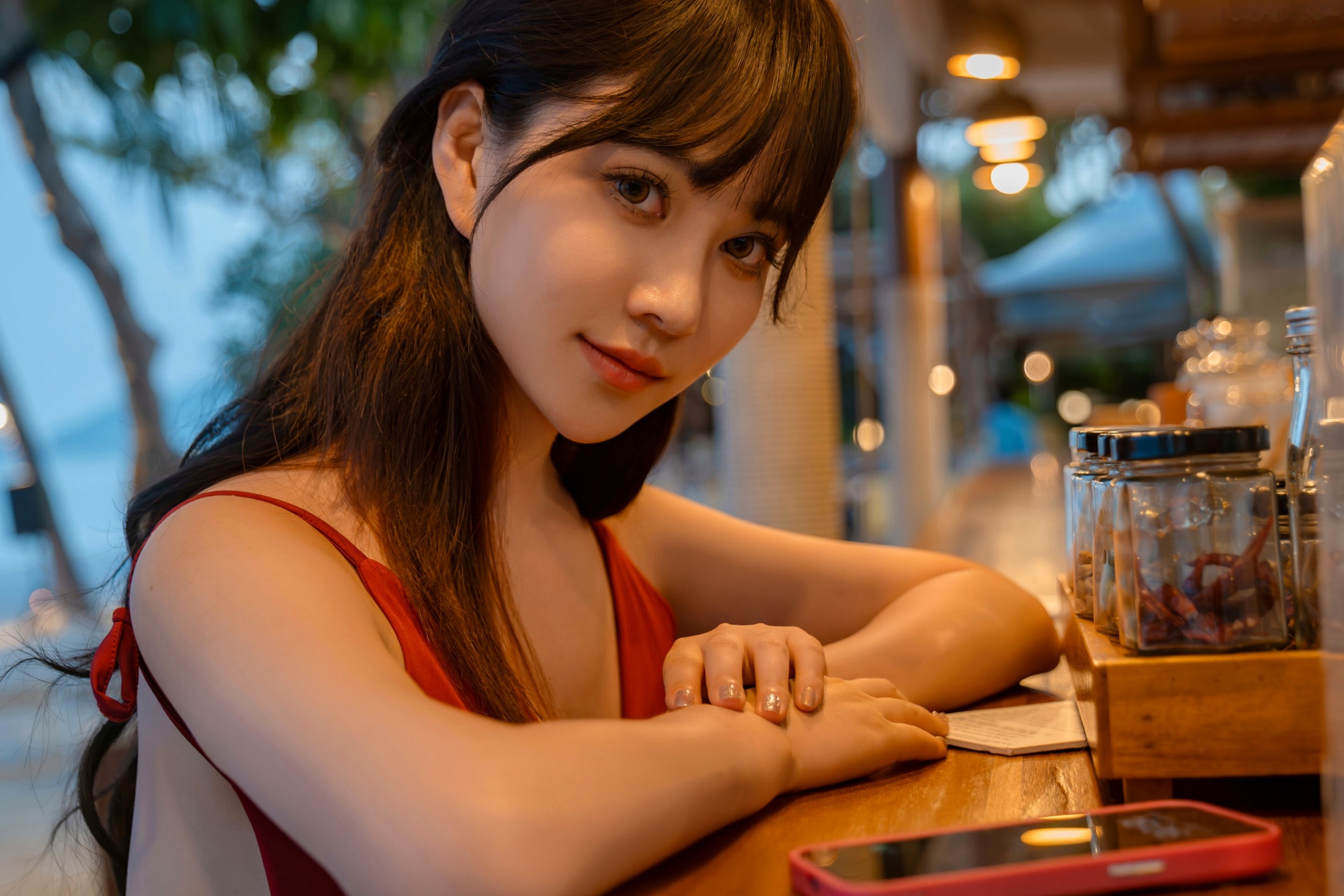 《年年-言遇》户外无圣光红裙性感写真 泳池畔大尺度女神美图