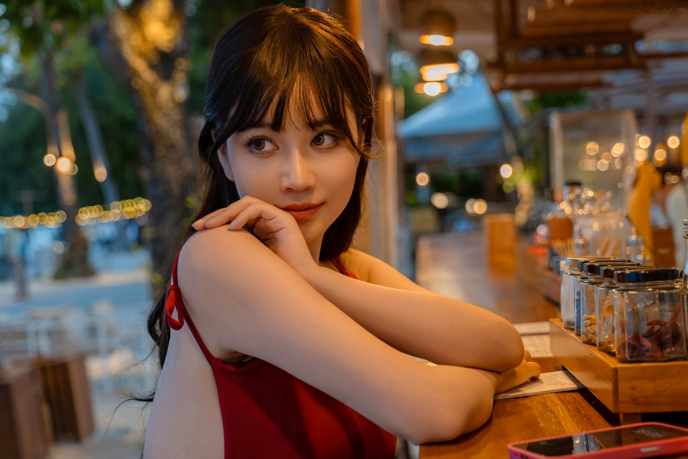 《年年-言遇》户外无圣光红裙性感写真 泳池畔大尺度女神美图