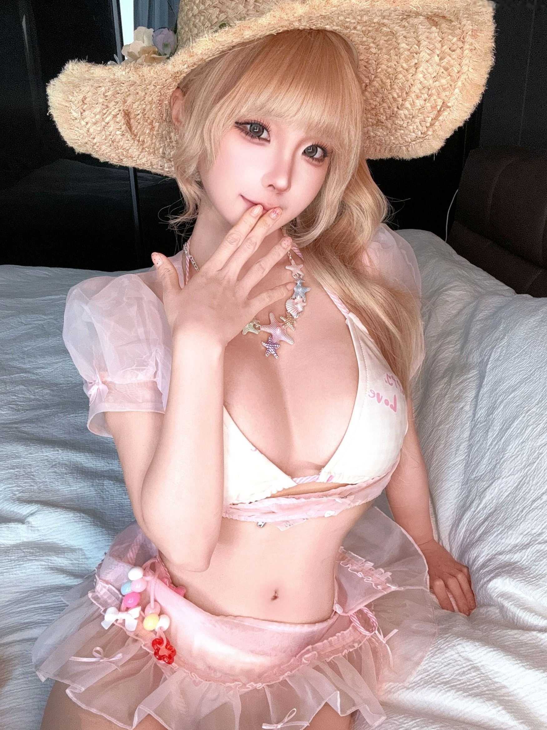 《蠢沫沫-自拍3月》甜美泳装与黑色内衣性感私房照