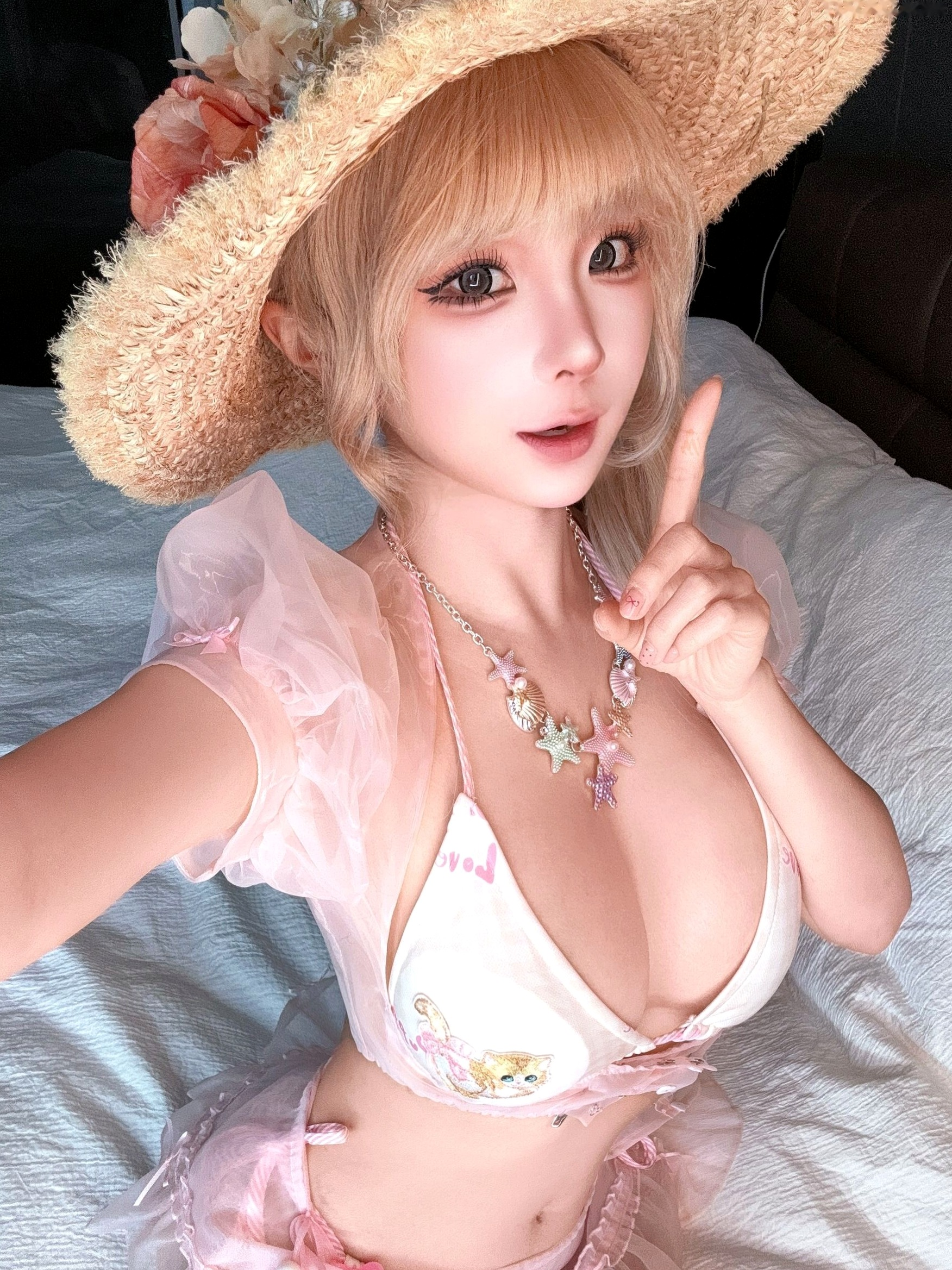 《蠢沫沫-自拍3月》甜美泳装与黑色内衣性感私房照