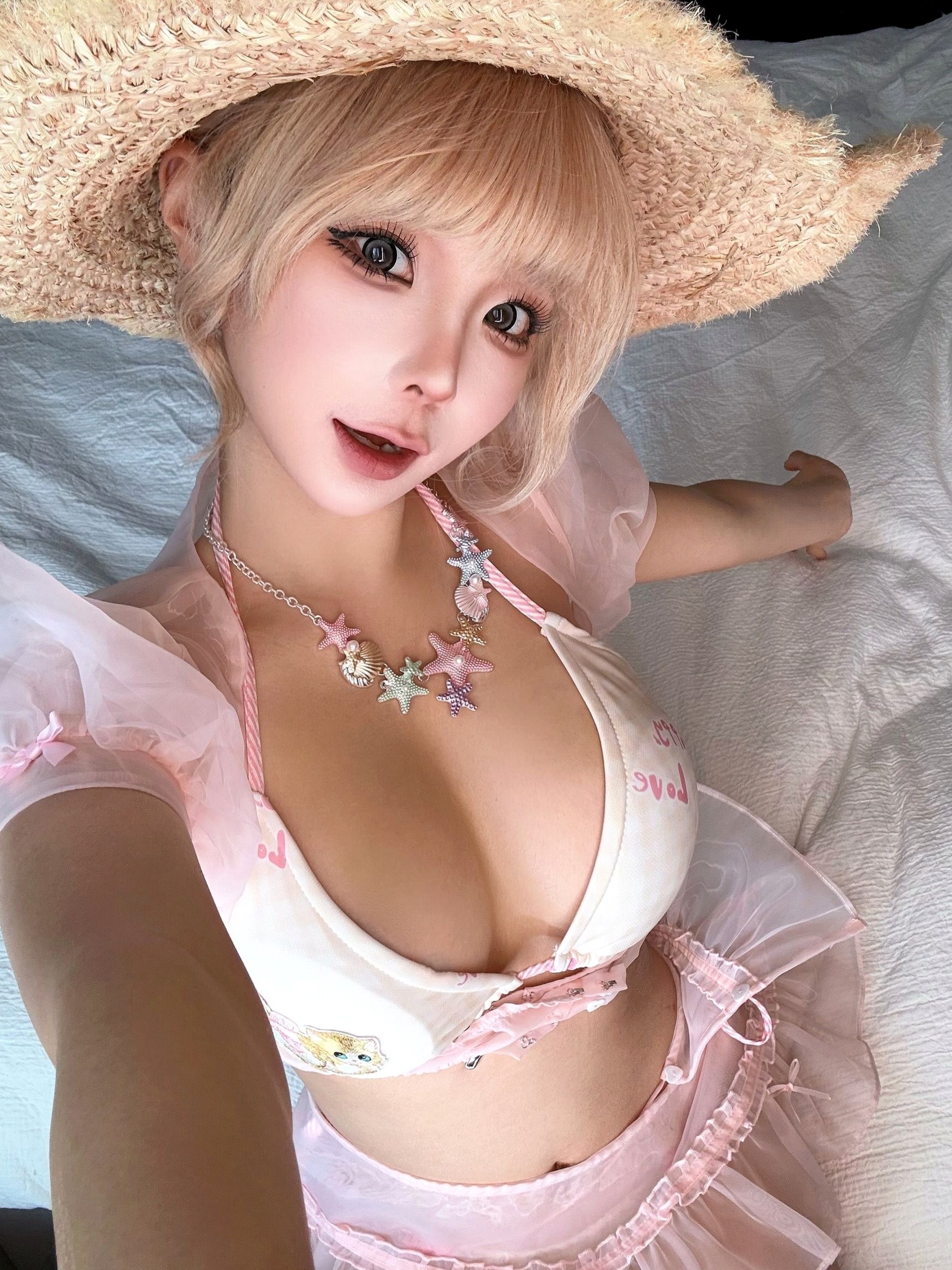 《蠢沫沫-自拍3月》甜美泳装与黑色内衣性感私房照