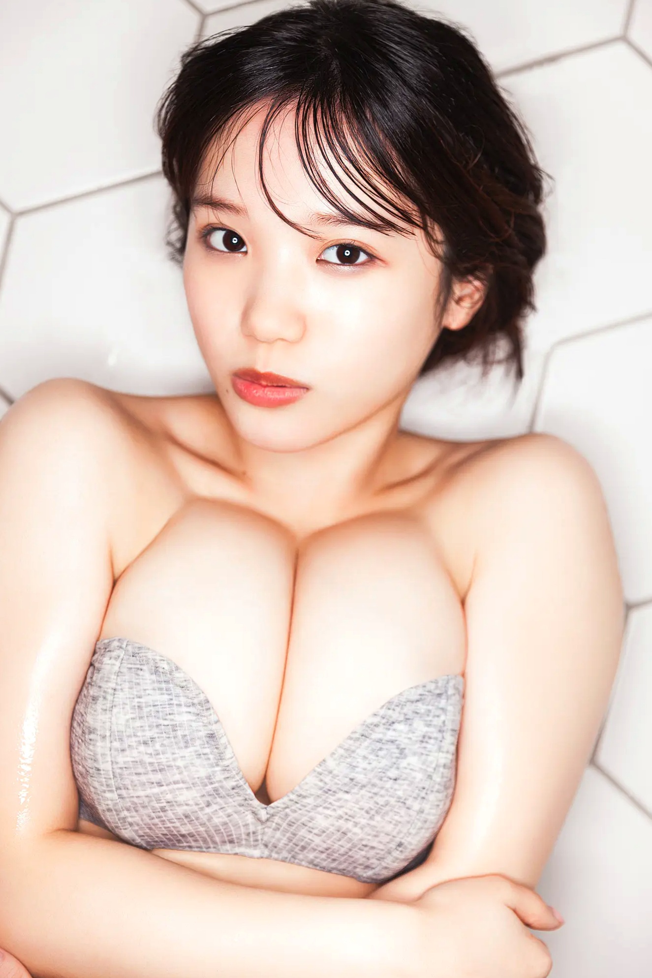 堀みなみ - 聖なるHカップ vol.3 日本童颜巨乳女神阳光户外比基尼写真