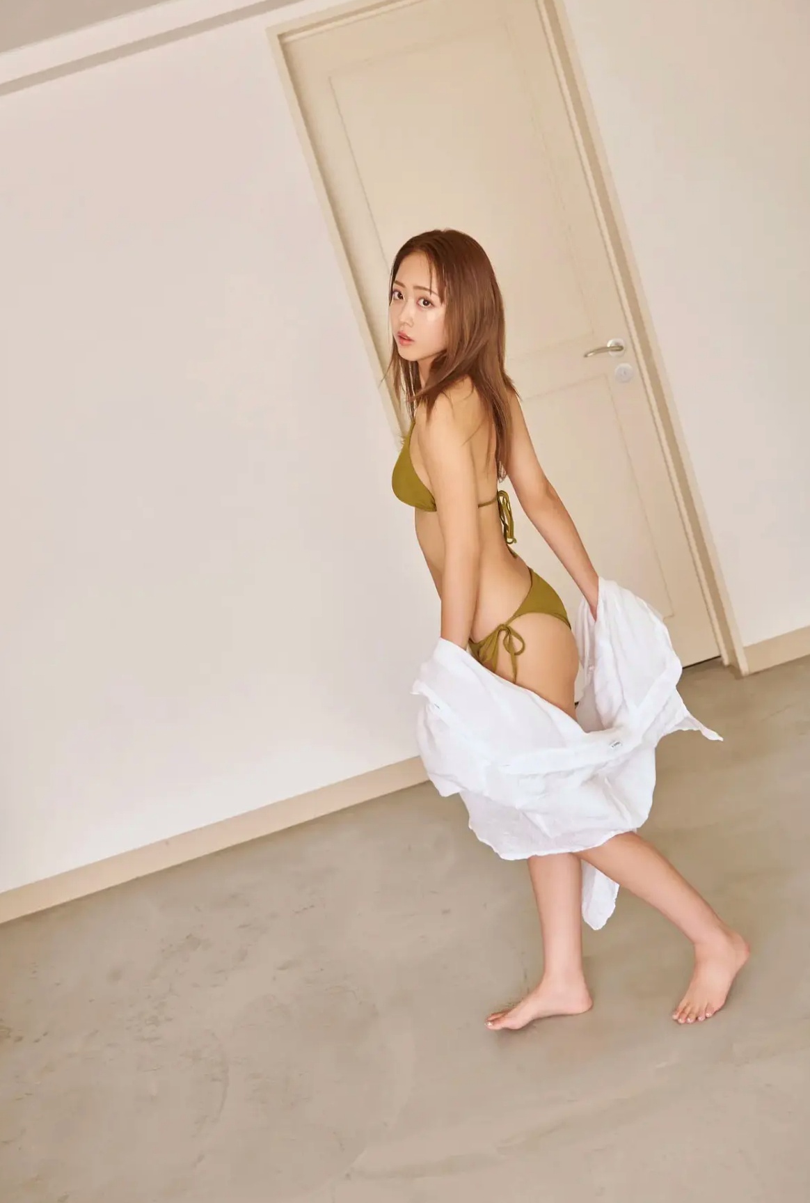 みりちゃむ - ミニマムダイナマイト vol.1 日本清纯模特室内比基尼私房性感写真