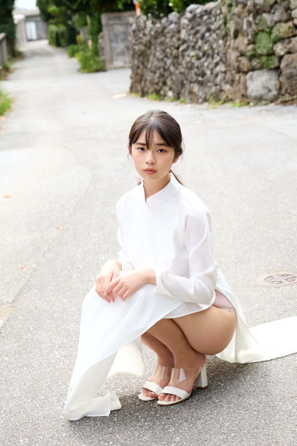 《菊地姫奈 - 春から女子大生 Vol.2》日系清纯写真 洗衣房抹胸泳装与复古和服性感秀