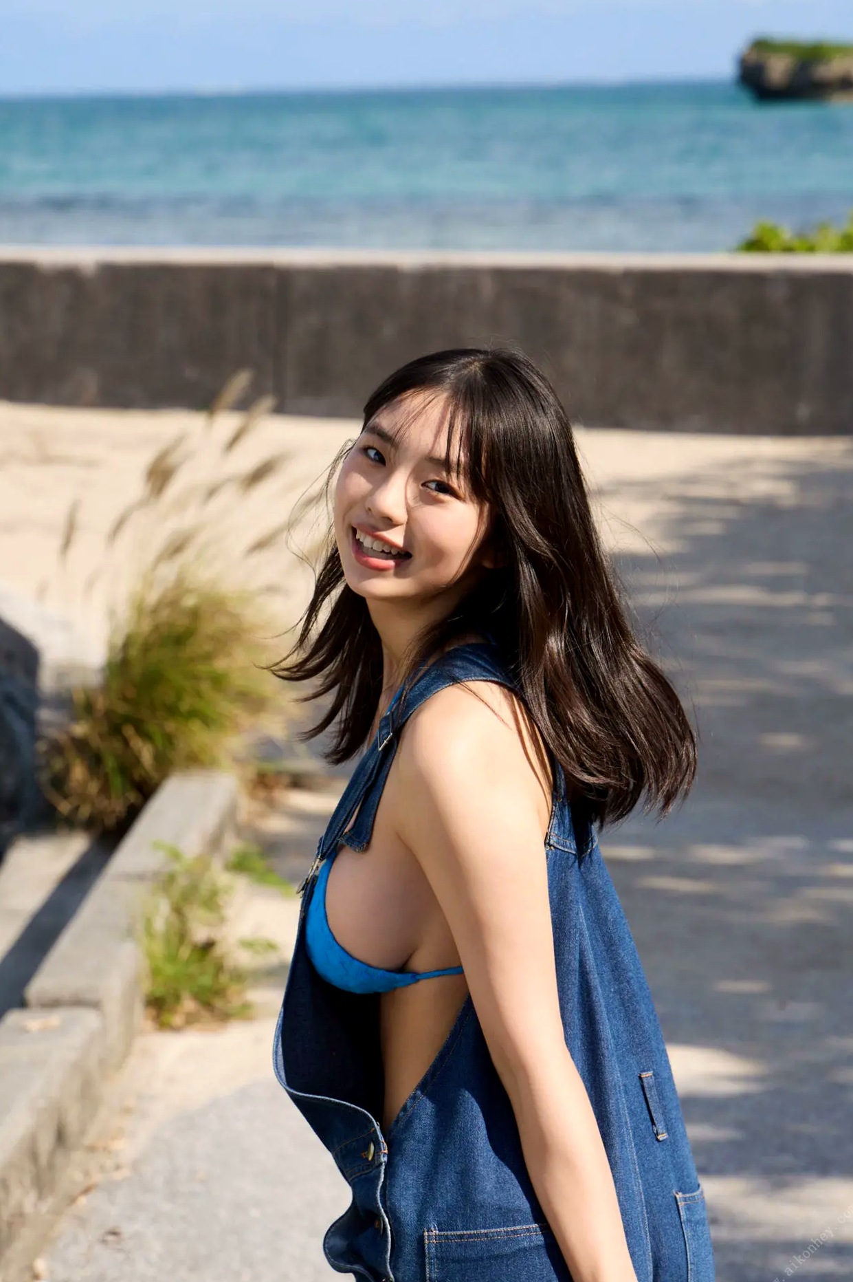 《菊地姫奈 - 春から女子大生 Vol.2》日系清纯写真 洗衣房抹胸泳装与复古和服性感秀