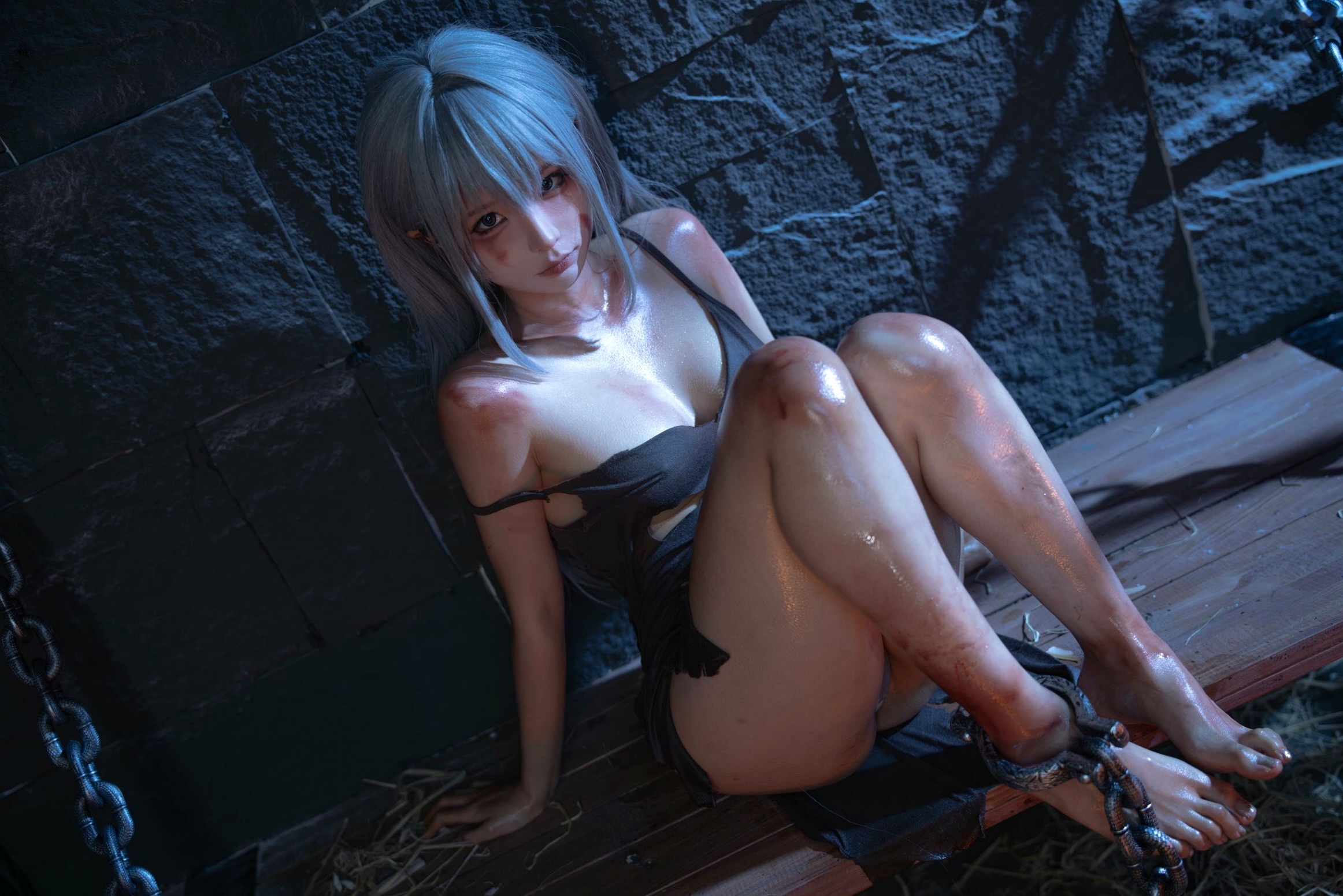 《蠢沫沫-奴隶少女希尔薇》地牢铁链战损风角色扮演性感大尺度写真