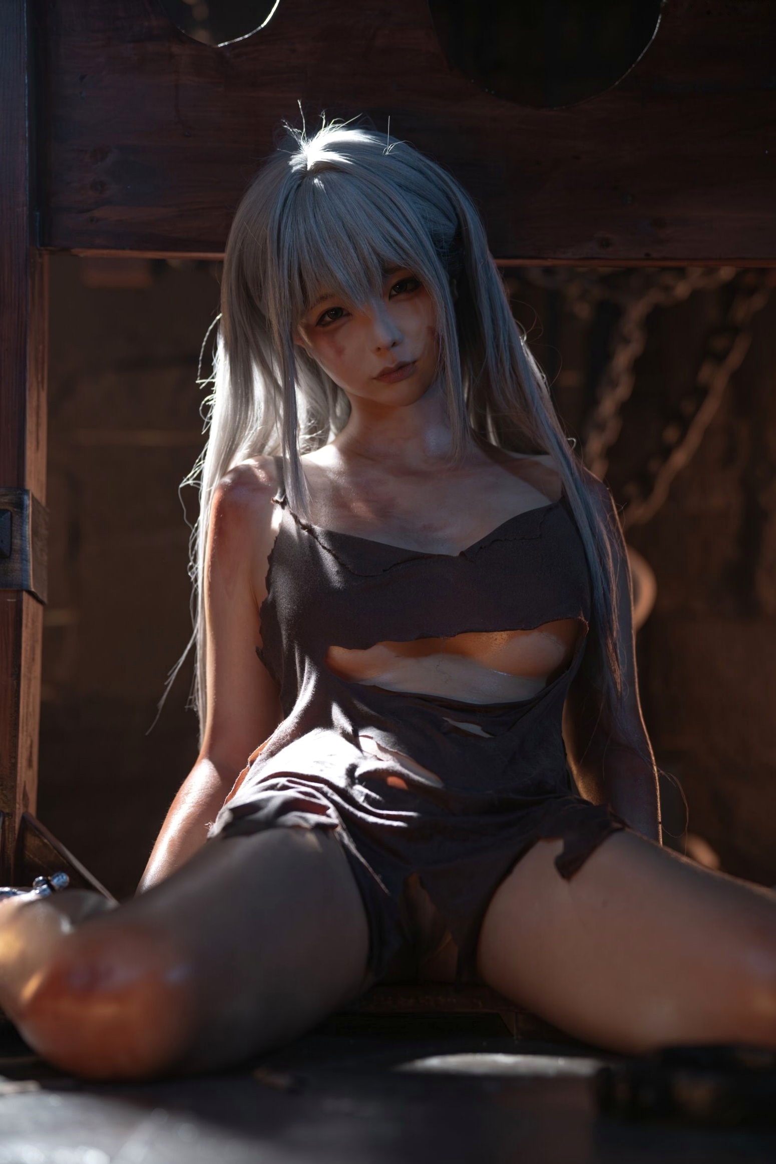 《蠢沫沫-奴隶少女希尔薇》地牢铁链战损风角色扮演性感大尺度写真