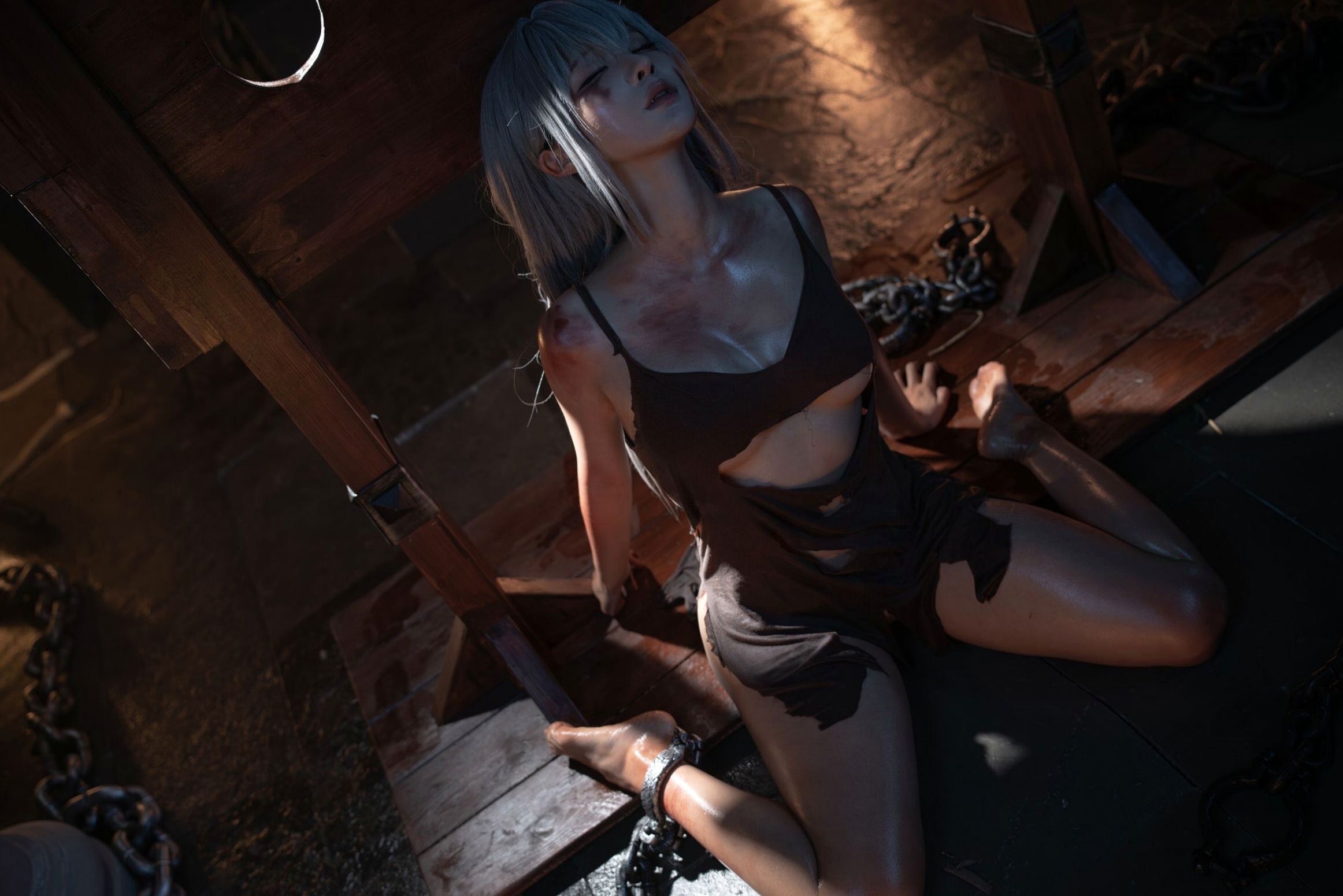 《蠢沫沫-奴隶少女希尔薇》地牢铁链战损风角色扮演性感大尺度写真