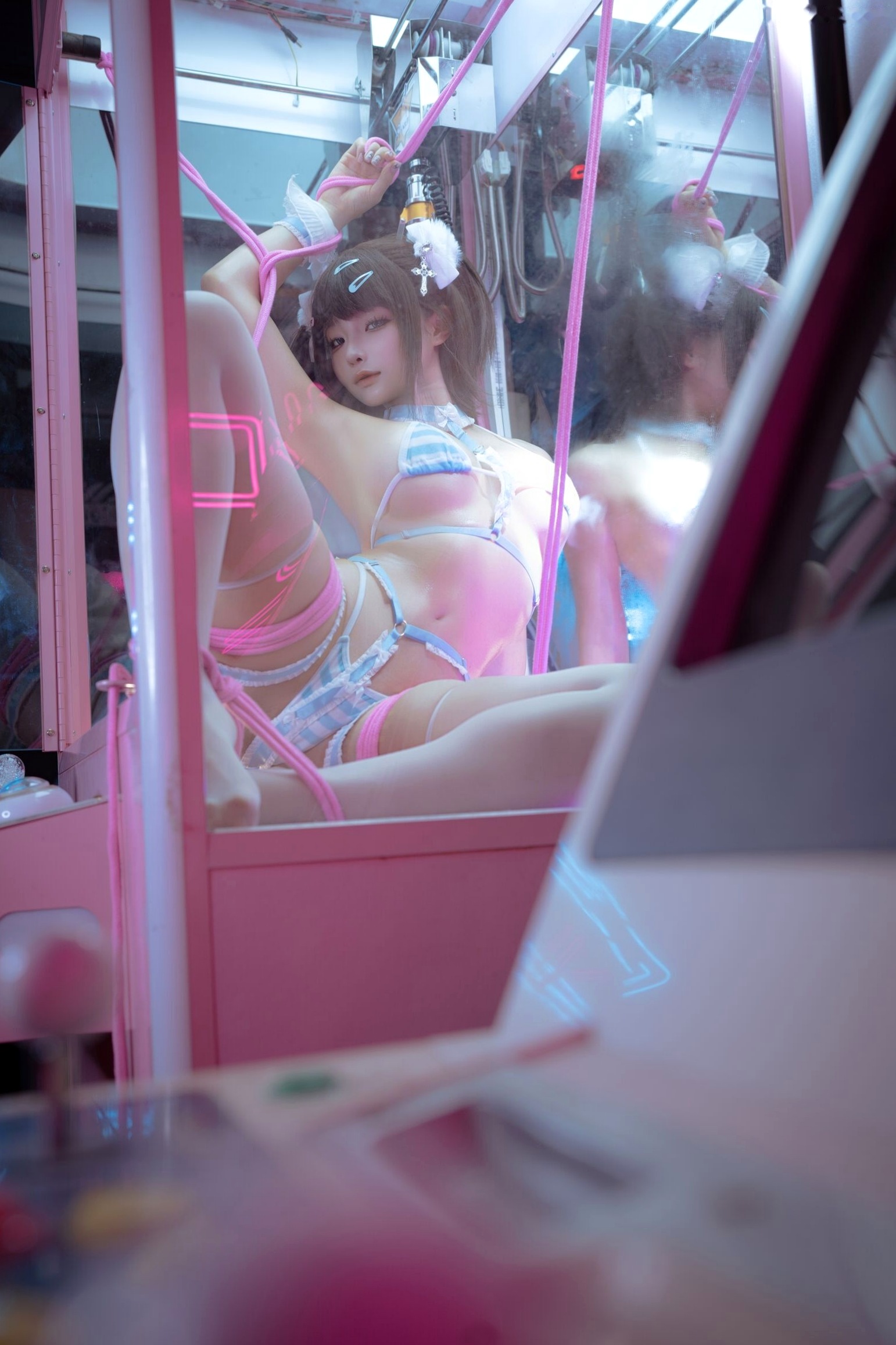 《蠢沫沫-娃娃姬》游戏机房性感内衣写真 湿身诱惑与白丝吊带二次元COS