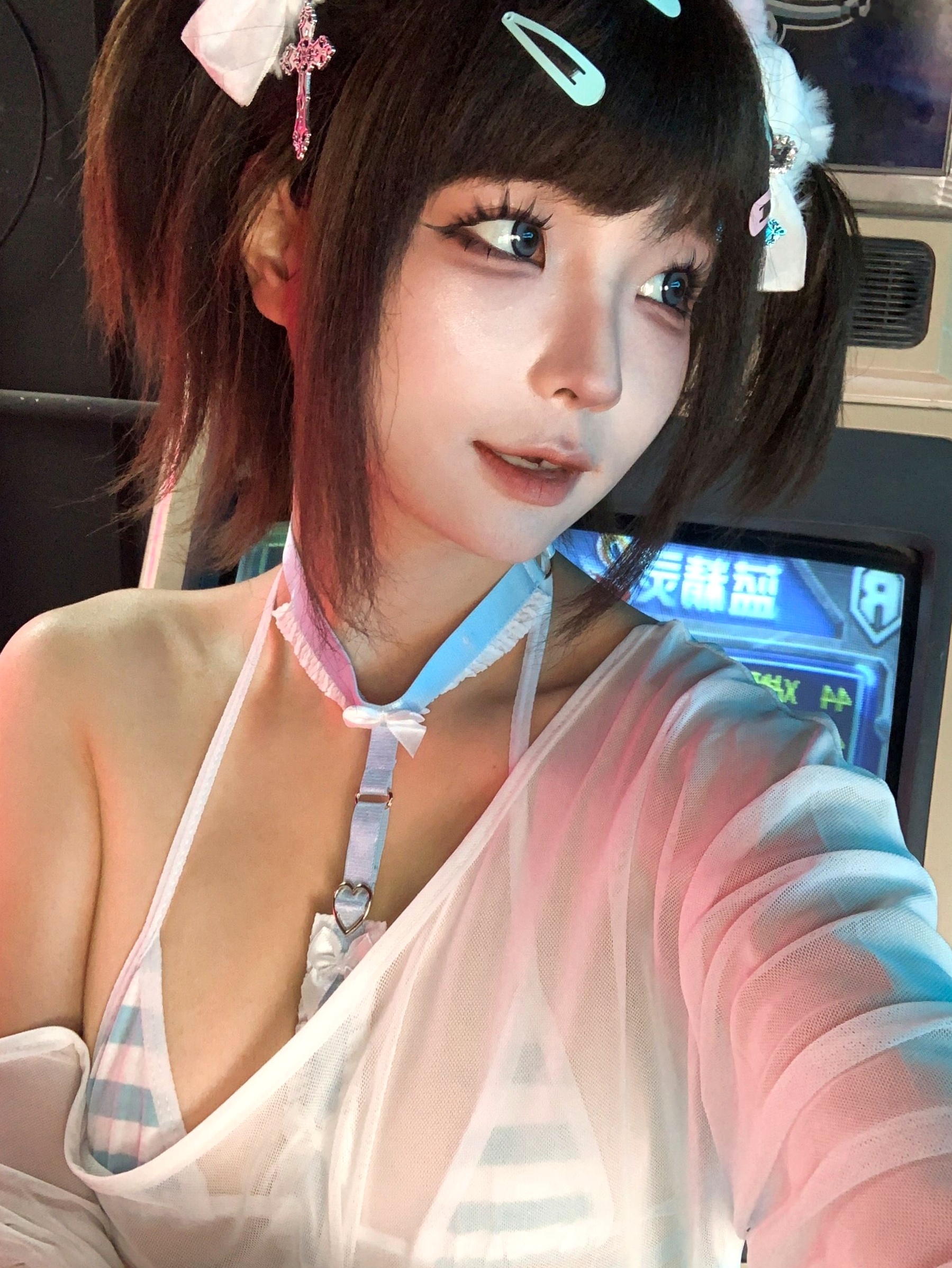 《蠢沫沫-娃娃姬》游戏机房性感内衣写真 湿身诱惑与白丝吊带二次元COS