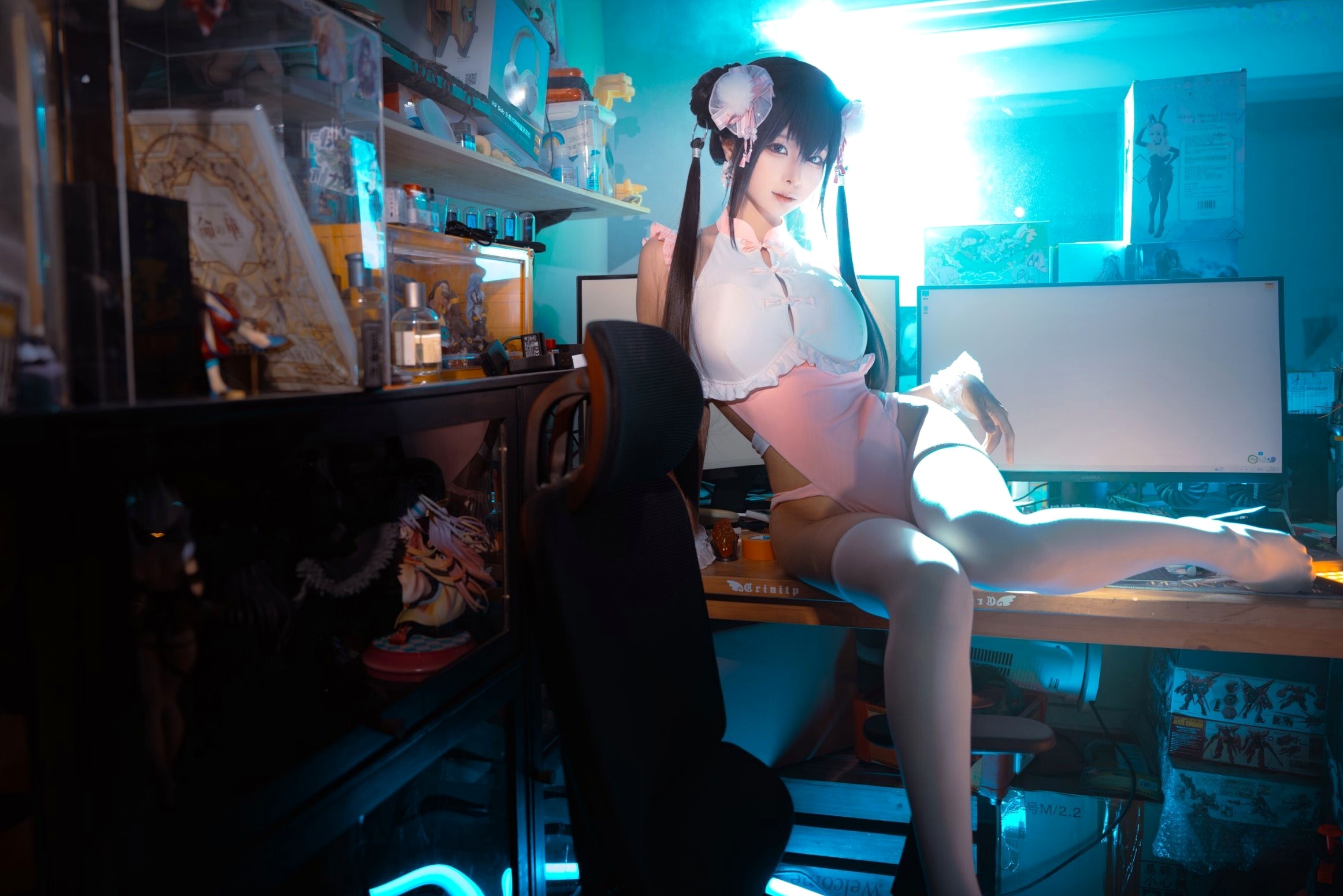 蠢沫沫-熊猫娘 独家二次元高叉旗袍美腿性感私房写真