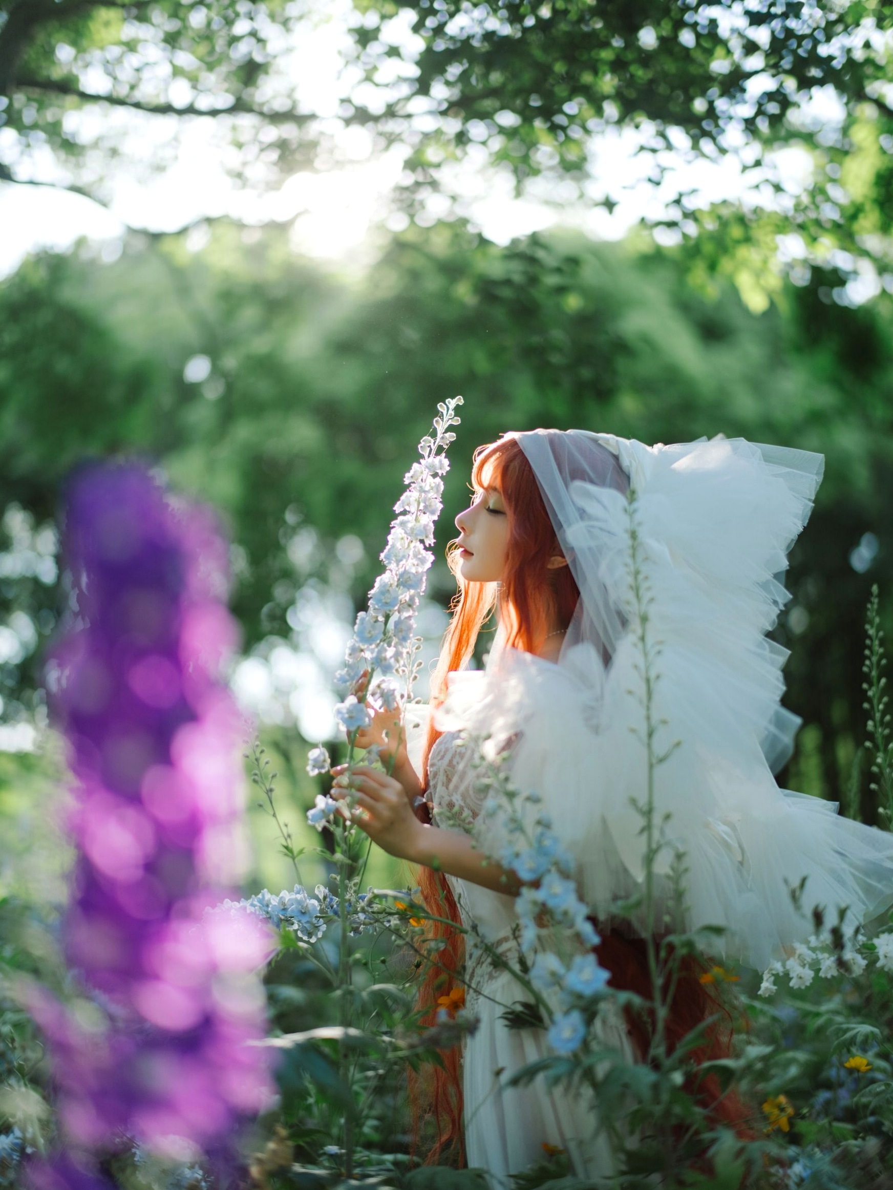 蠢沫沫-花丛婚纱 户外唯美仙女写真 纯欲白色婚纱角色扮演
