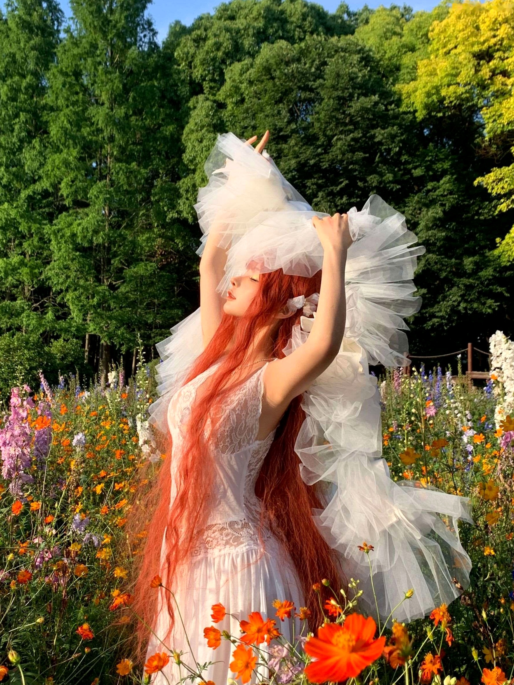 蠢沫沫-花丛婚纱 户外唯美仙女写真 纯欲白色婚纱角色扮演