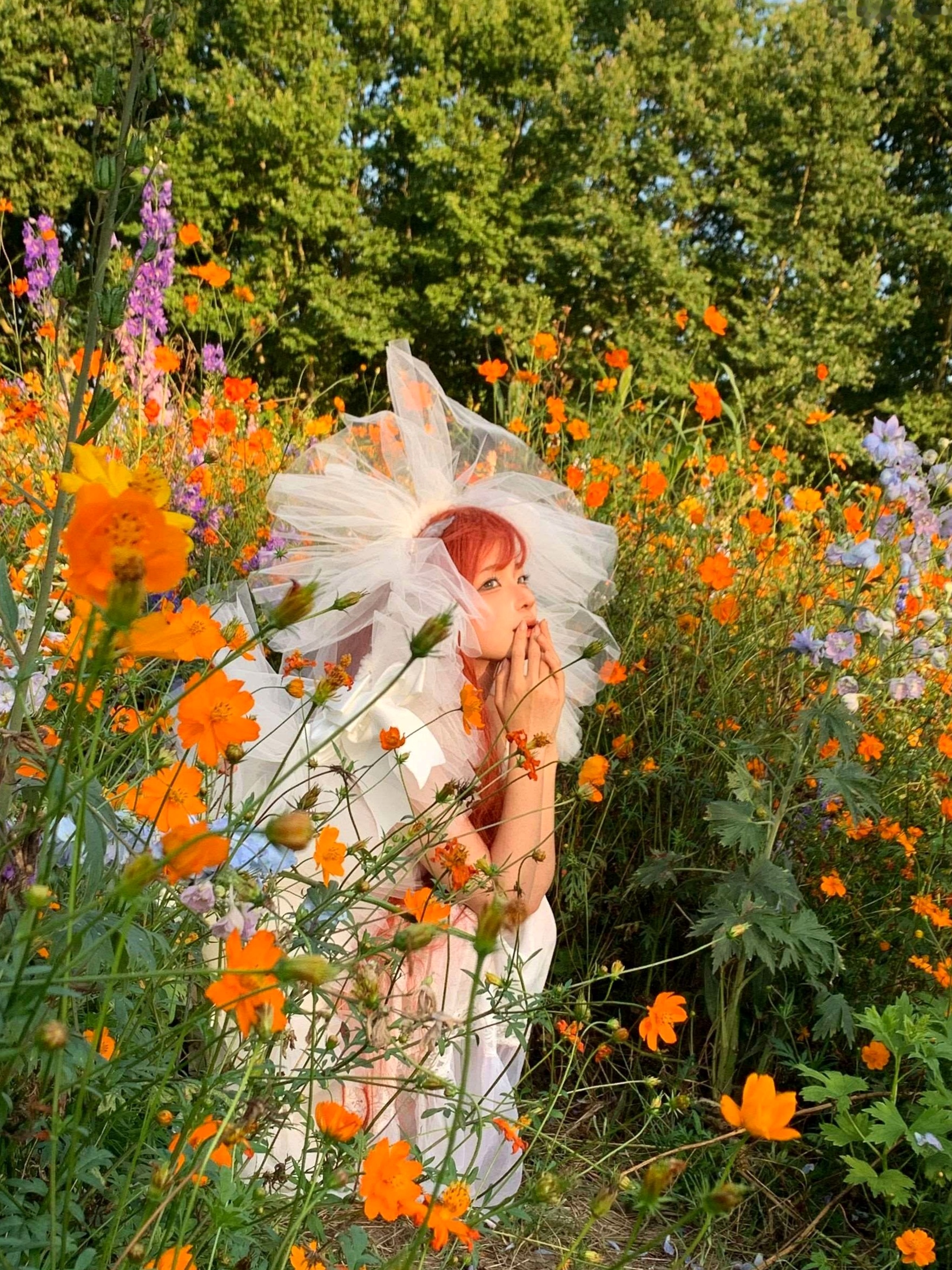 蠢沫沫-花丛婚纱 户外唯美仙女写真 纯欲白色婚纱角色扮演