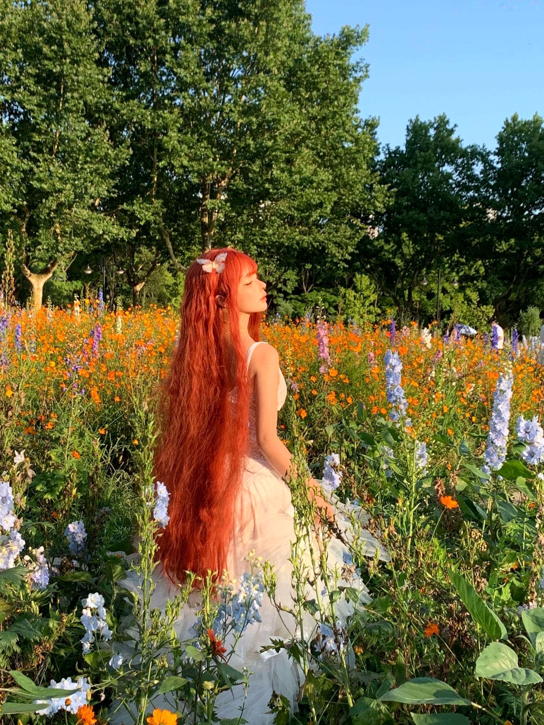 蠢沫沫-花丛婚纱 户外唯美仙女写真 纯欲白色婚纱角色扮演