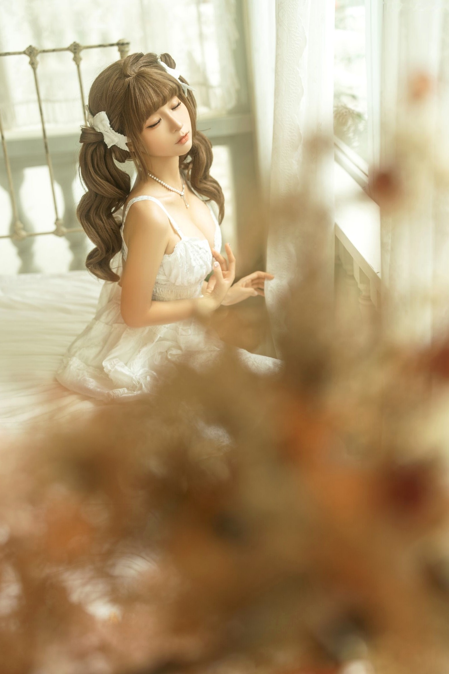 蠢沫沫-花床 纯白私房吊带裙清纯治愈写真