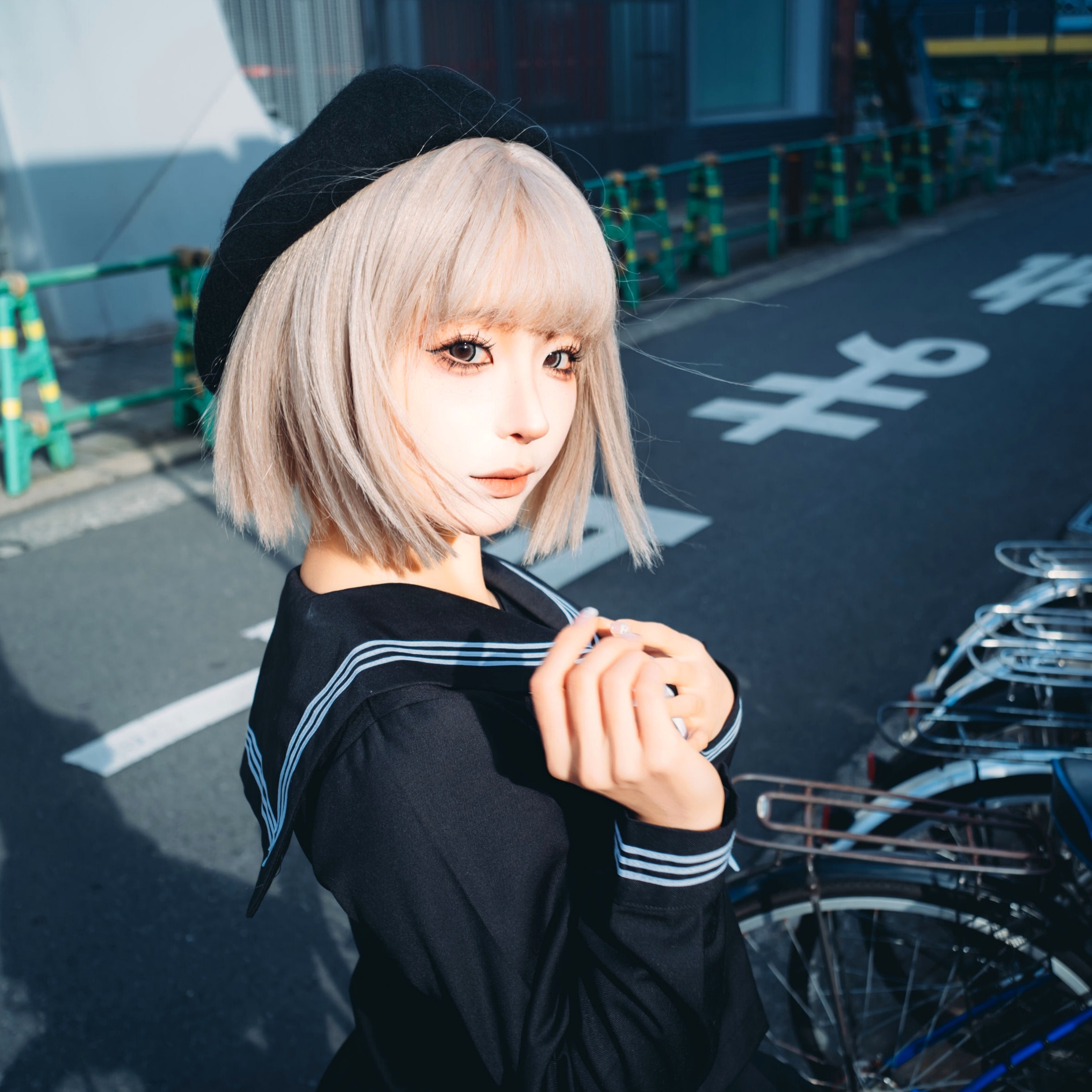 蠢沫沫-秋寻上 日系校服制服与大阪街拍性感写真