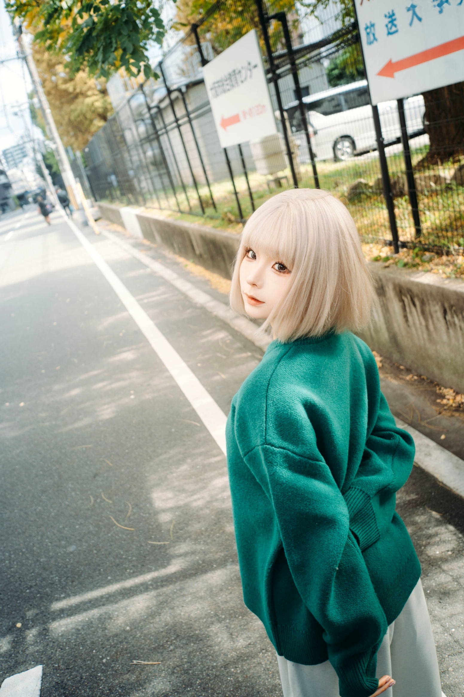 蠢沫沫-秋寻上 日系校服制服与大阪街拍性感写真