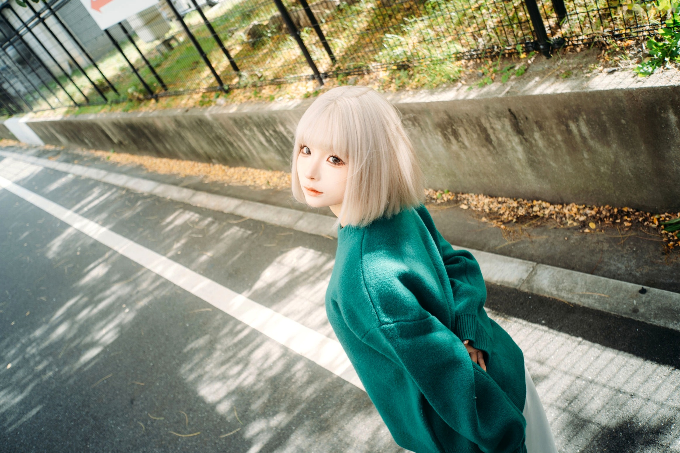 蠢沫沫-秋寻上 日系校服制服与大阪街拍性感写真