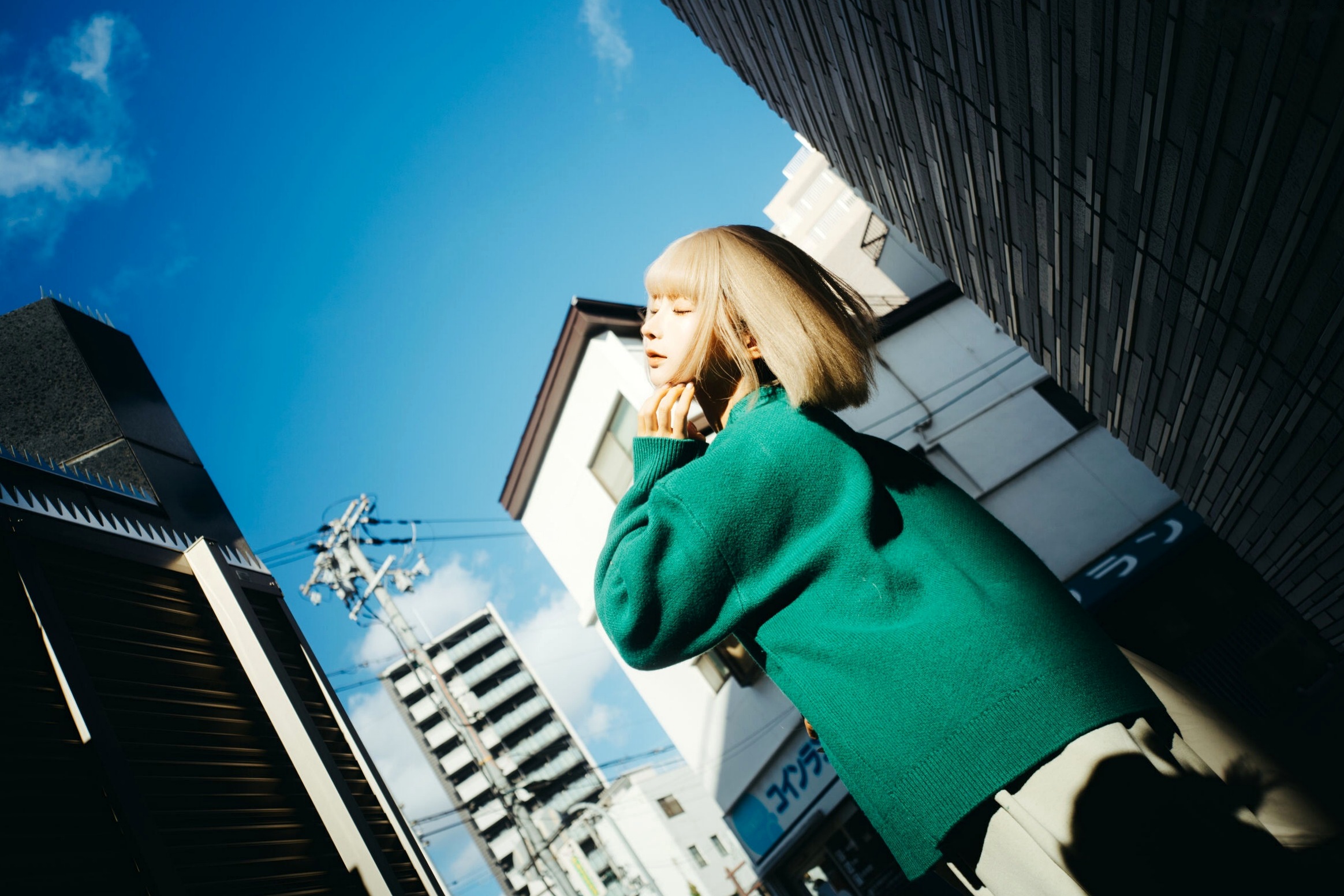 蠢沫沫-秋寻上 日系校服制服与大阪街拍性感写真