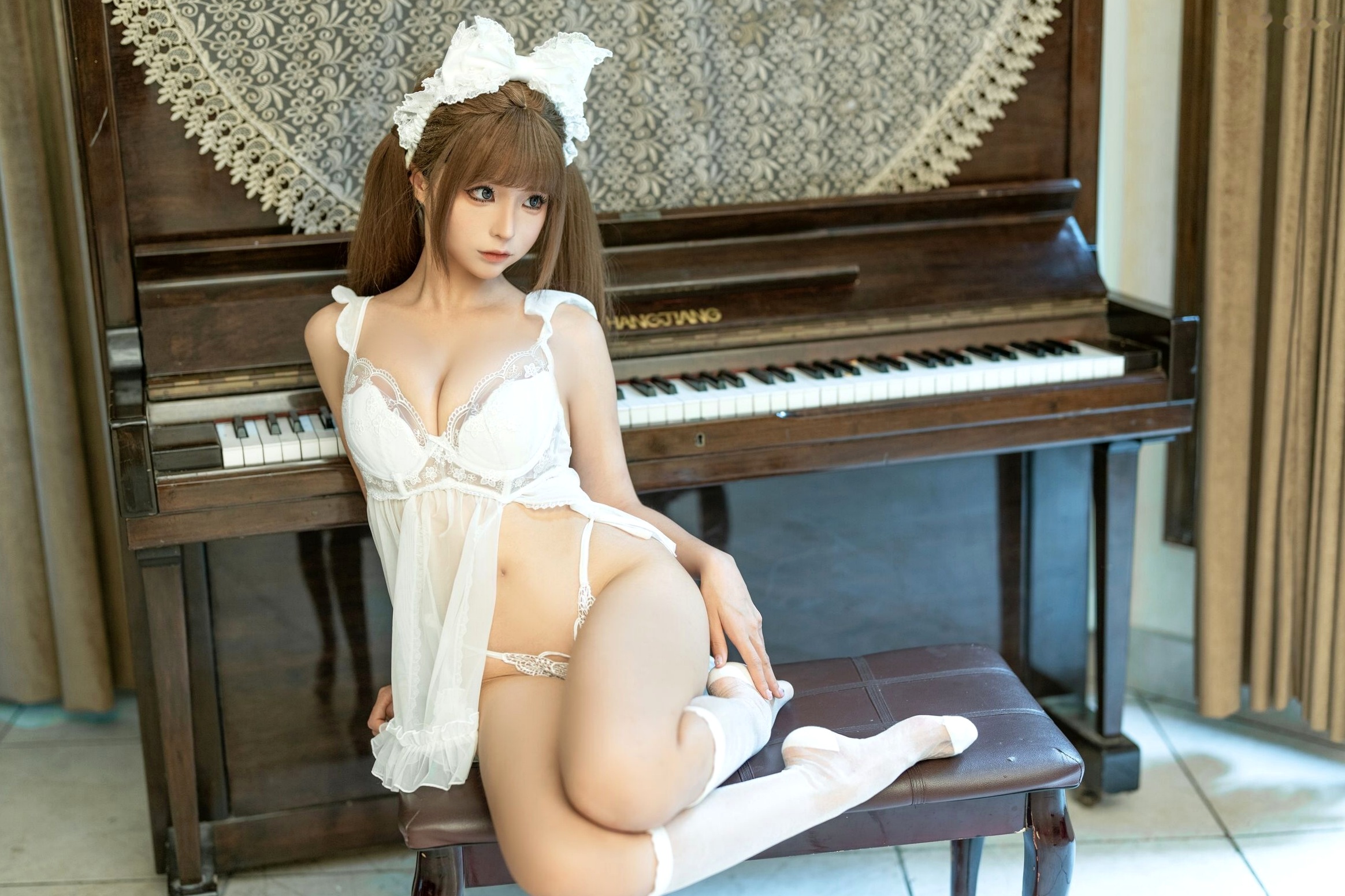蠢沫沫-小娇妻 纯欲白色蕾丝女仆性感内衣私房写真