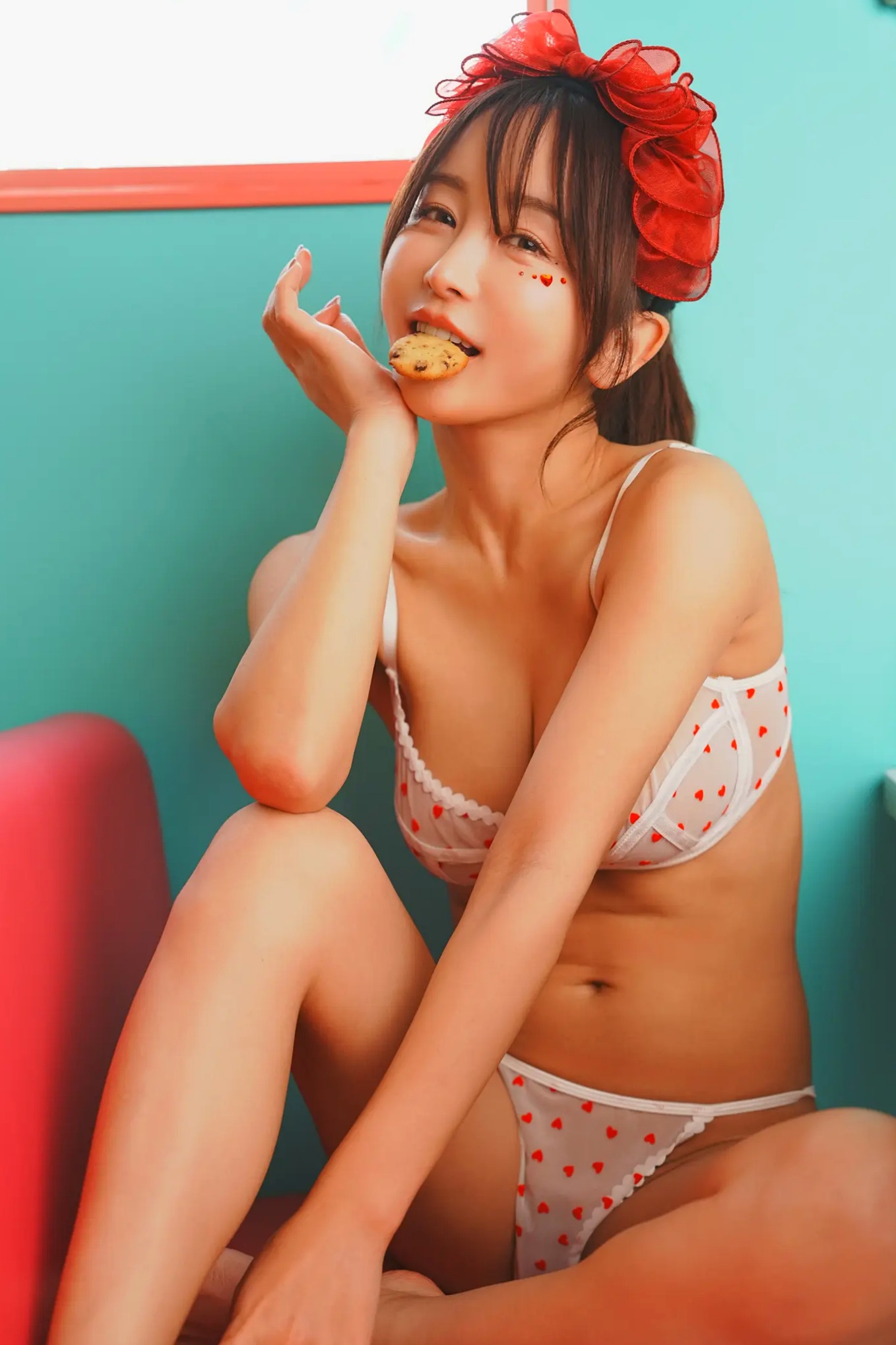 いくみ (193iKkyu3) 浪漫情人节甜美写真,身穿可爱爱心内衣,演绎极致性感诱惑