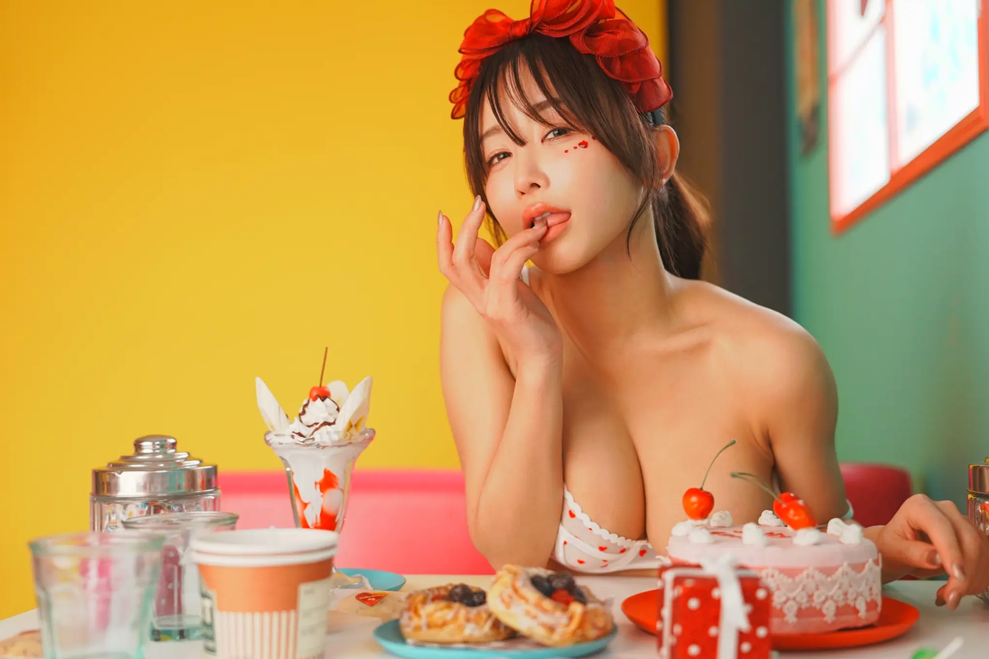 いくみ (193iKkyu3) 浪漫情人节甜美写真,身穿可爱爱心内衣,演绎极致性感诱惑