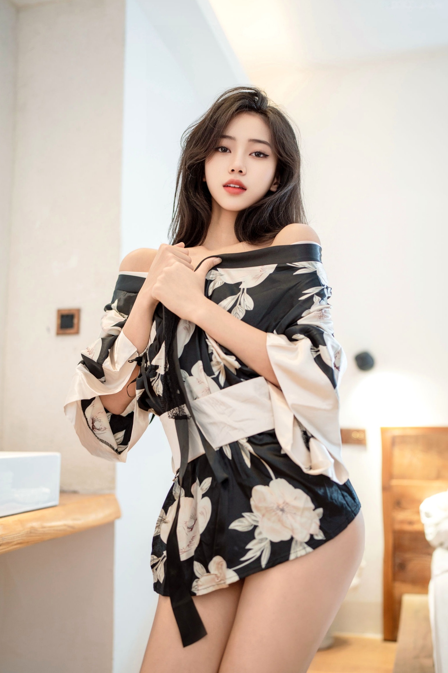 时安安滴蜡艺术写真:黑白花纹睡袍慵懒私房,演绎极致诱惑与野性美感,XingYan星颜社精品