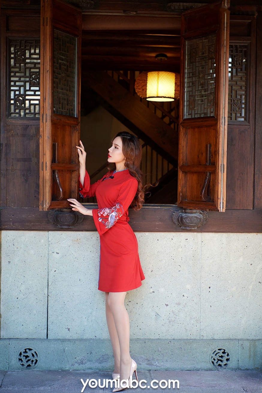 Gallery - YouMi尤蜜-2020.01.26-双娇拜年:新春红装旗袍美女,古风庭院秀曼妙长腿与个性纹身尤蜜荟 - Chiness Model 旗袍性感诱惑美腿私房照 女神私房照_秀色女神