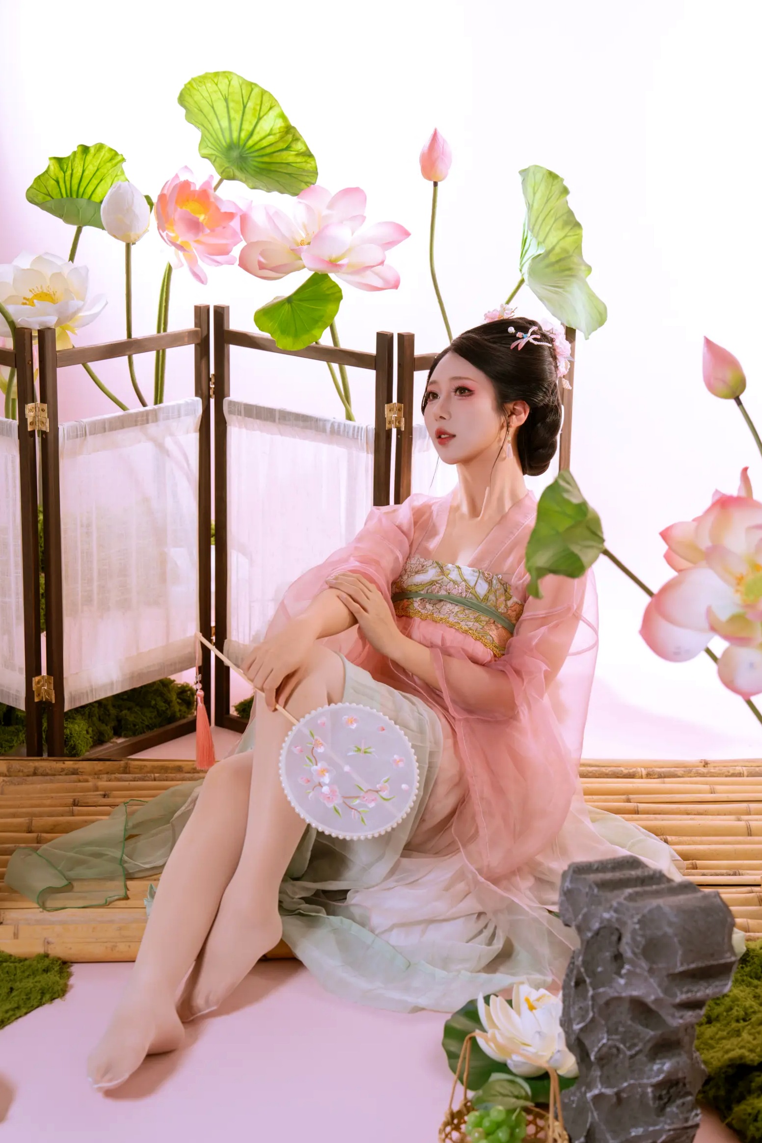 Gallery - 云溪溪 - 奶桃桃《采莲》古风创意私房照,荷塘仙子极致诱惑,唯美绝色视觉大片私房照性感诱惑丝袜 女神私房照_秀色女神