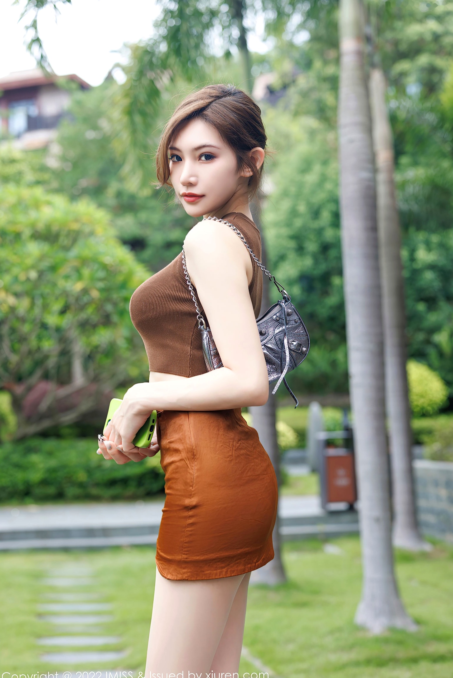Gallery - IMiss爱蜜社 - Honey Club 第701期:小狐狸Kathryn,纯欲系咖啡色紧身短裙装,极致美腿诱惑,清新户外街拍与精致室内私房写真爱蜜社 - Honey Club 性感气质美腿街拍 女神私房照_秀色女神