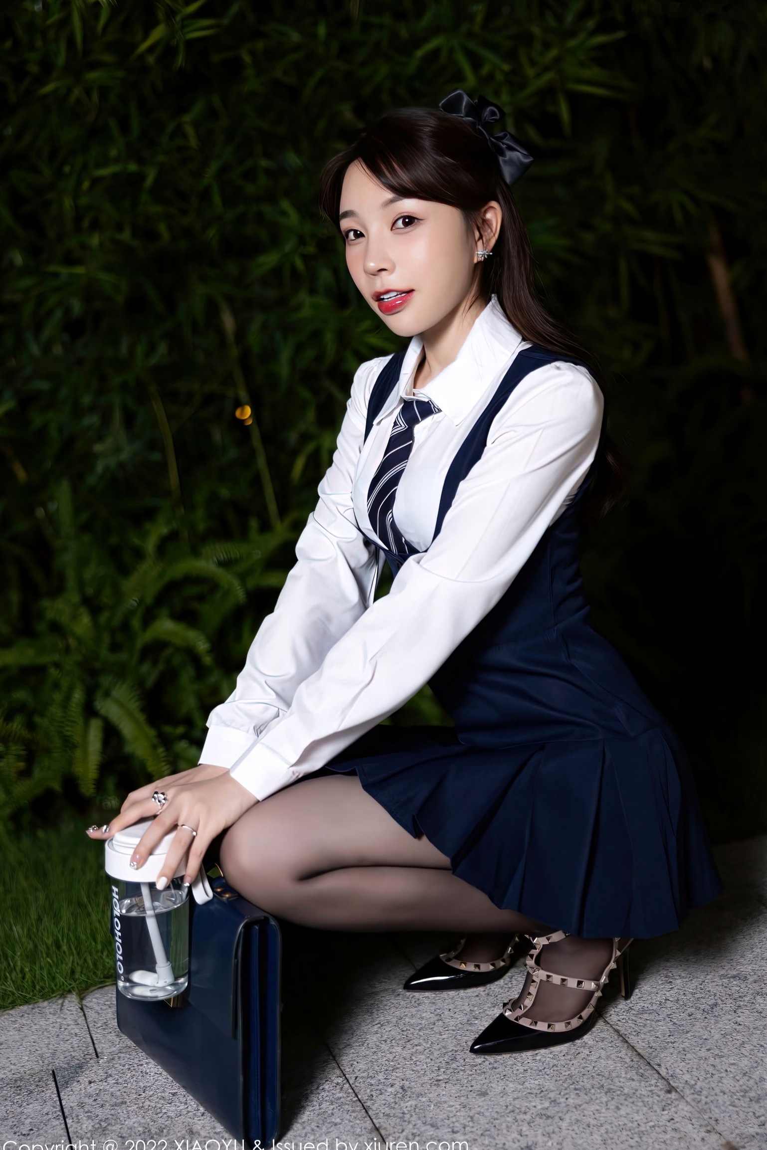 Gallery - XiaoYu语画界 - Painting World 894-徐莉芝-深蓝背带裙诱惑,职场OL制服,超薄黑丝美腿,居家私房摄影写真语画界 - Painting World 制服黑丝私房照性感诱惑 女神私房照_秀色女神