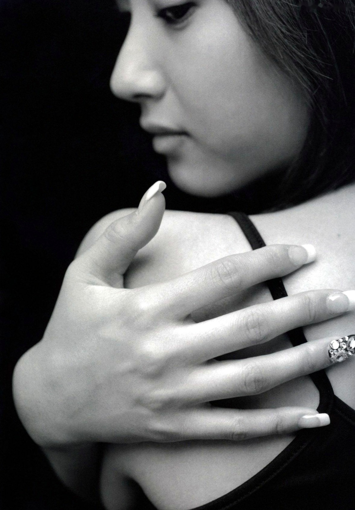 Gallery - PB写真集 藤本美贵《cheri(シェリー)》:湿身比基尼与优雅红裙,展现百变女神清纯与性感风采日本气质清纯比基尼女神 女神私房照_秀色女神