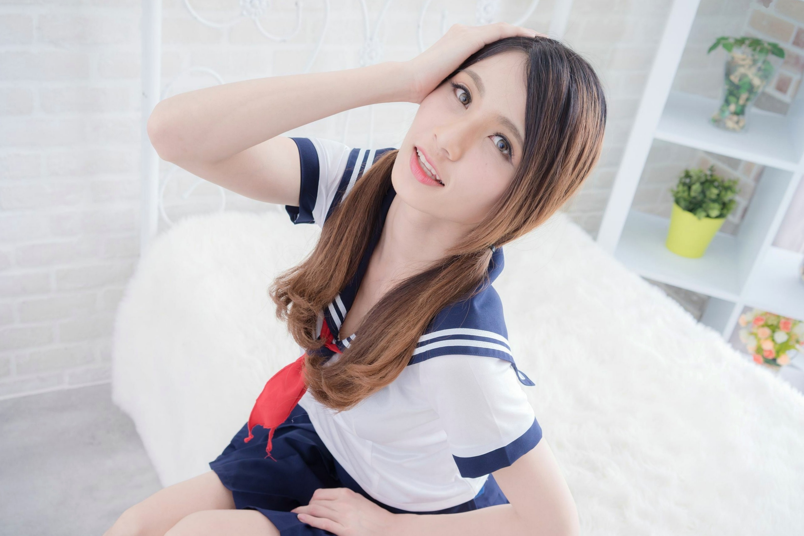 台湾正妹Candice蔡译心清新水手服写真,甜美校花学妹私房制服诱惑,洁白长腿令人心动
