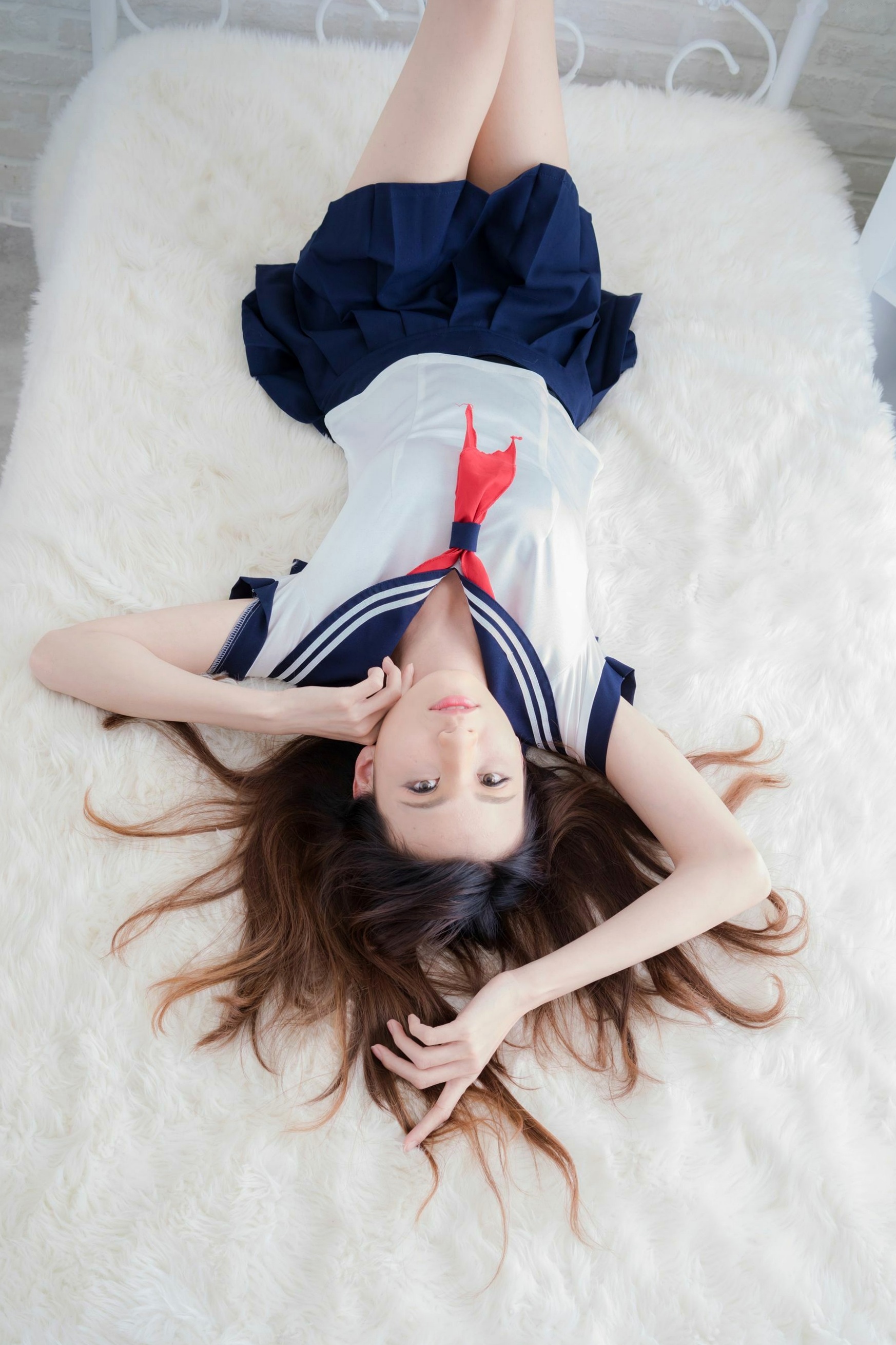 台湾正妹Candice蔡译心清新水手服写真,甜美校花学妹私房制服诱惑,洁白长腿令人心动