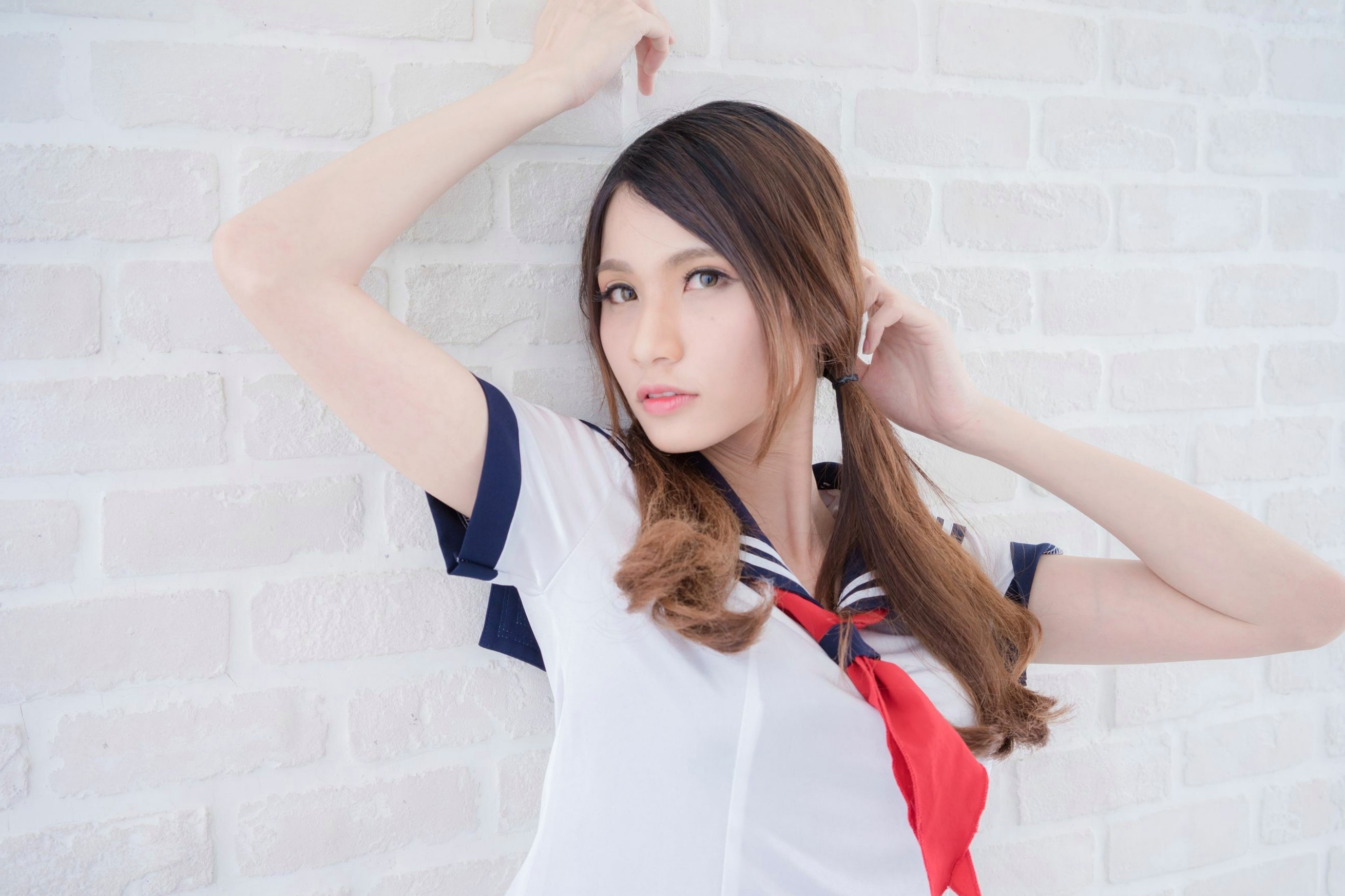 台湾正妹Candice蔡译心清新水手服写真,甜美校花学妹私房制服诱惑,洁白长腿令人心动