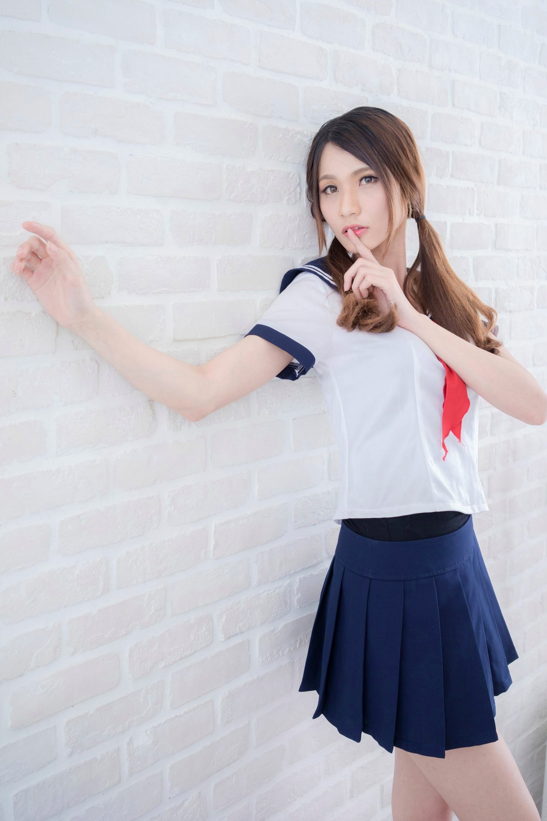 台湾正妹Candice蔡译心清新水手服写真,甜美校花学妹私房制服诱惑,洁白长腿令人心动