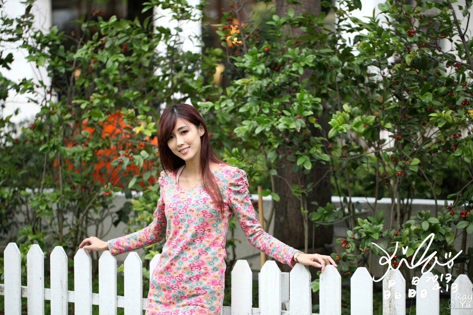 台湾女神廖挺伶Kila晶晶花色超短裙户外街拍写真集,清新气质修长美腿展现邻家甜美魅力