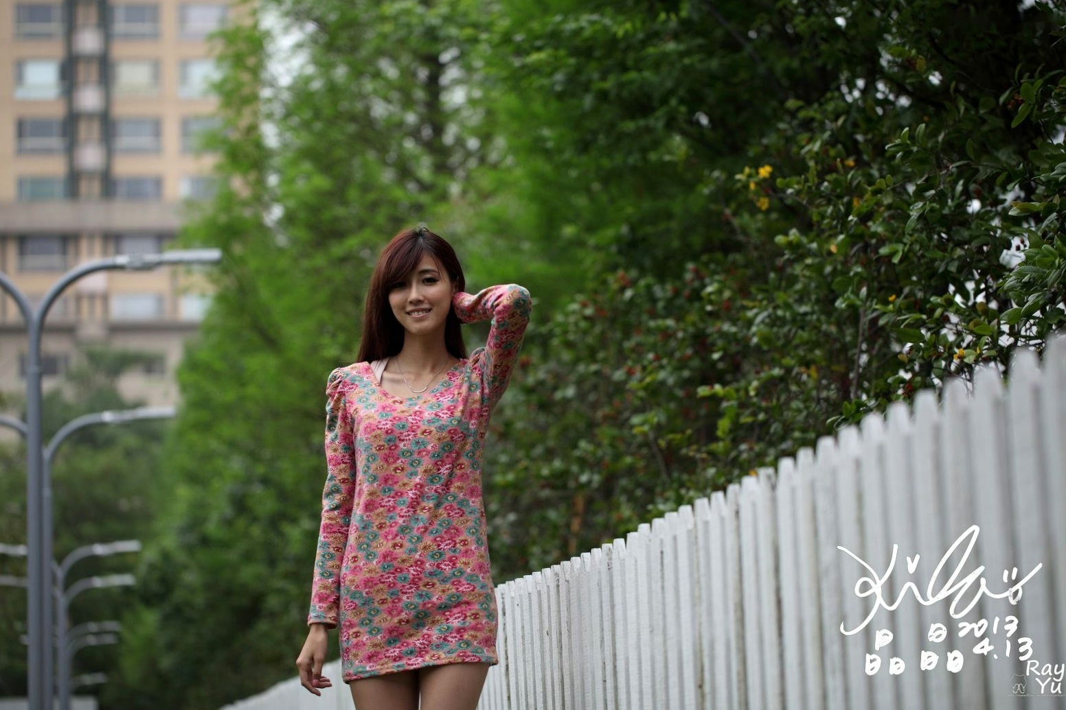 台湾女神廖挺伶Kila晶晶花色超短裙户外街拍写真集,清新气质修长美腿展现邻家甜美魅力