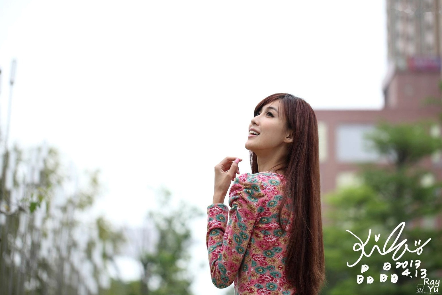 台湾女神廖挺伶Kila晶晶花色超短裙户外街拍写真集,清新气质修长美腿展现邻家甜美魅力