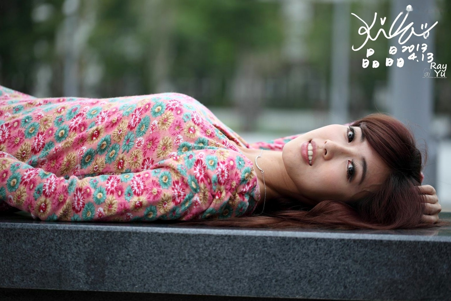 台湾女神廖挺伶Kila晶晶花色超短裙户外街拍写真集,清新气质修长美腿展现邻家甜美魅力