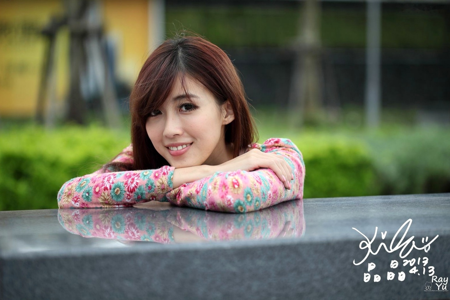 台湾女神廖挺伶Kila晶晶花色超短裙户外街拍写真集,清新气质修长美腿展现邻家甜美魅力