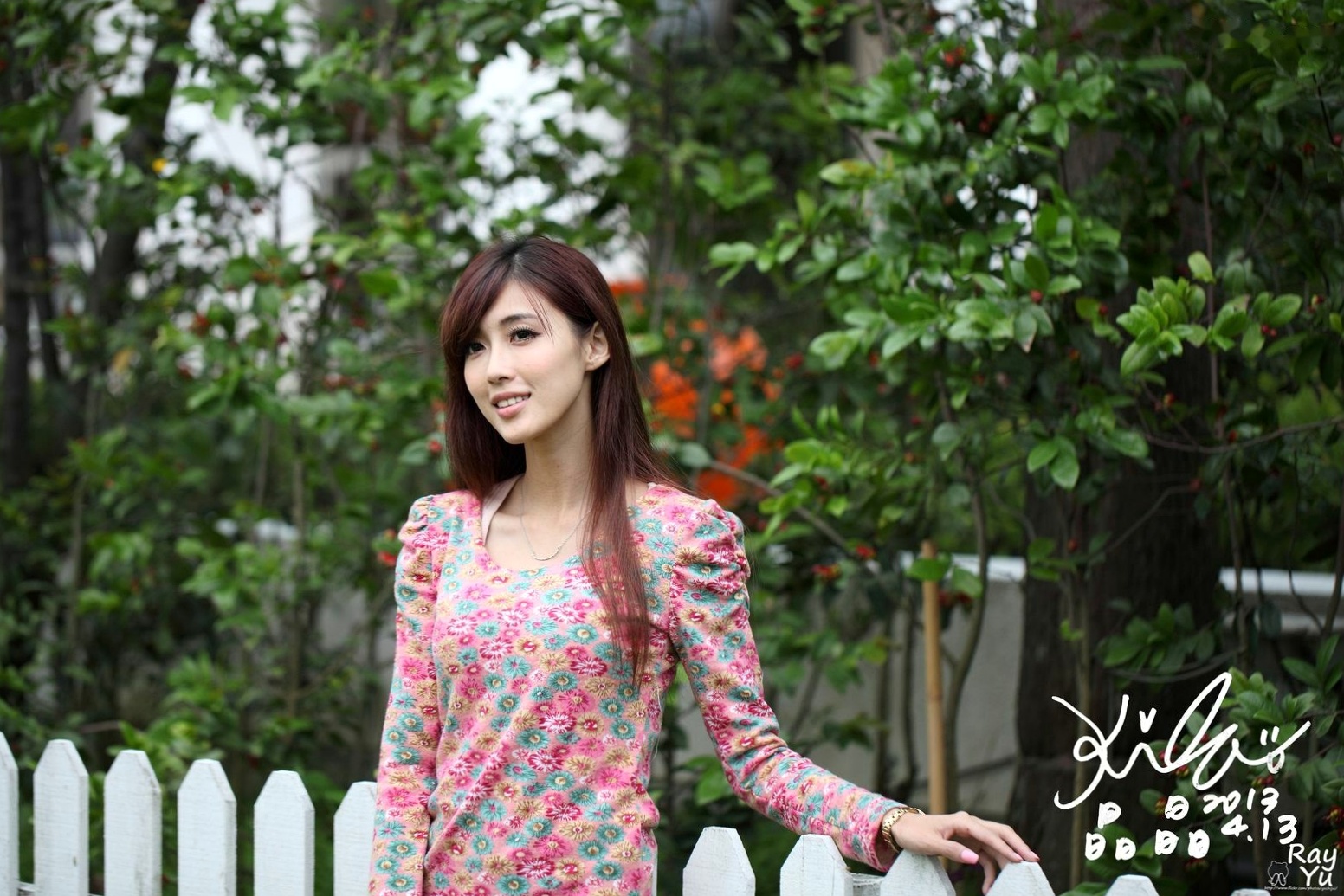 台湾女神廖挺伶Kila晶晶花色超短裙户外街拍写真集,清新气质修长美腿展现邻家甜美魅力