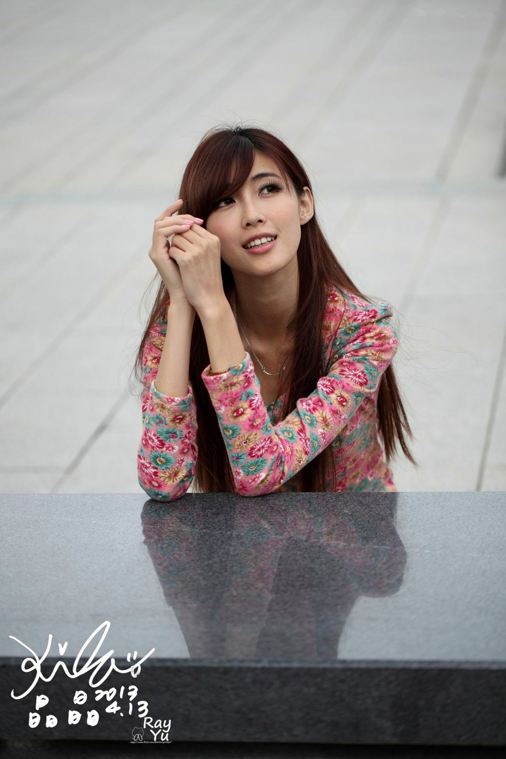 台湾女神廖挺伶Kila晶晶花色超短裙户外街拍写真集,清新气质修长美腿展现邻家甜美魅力