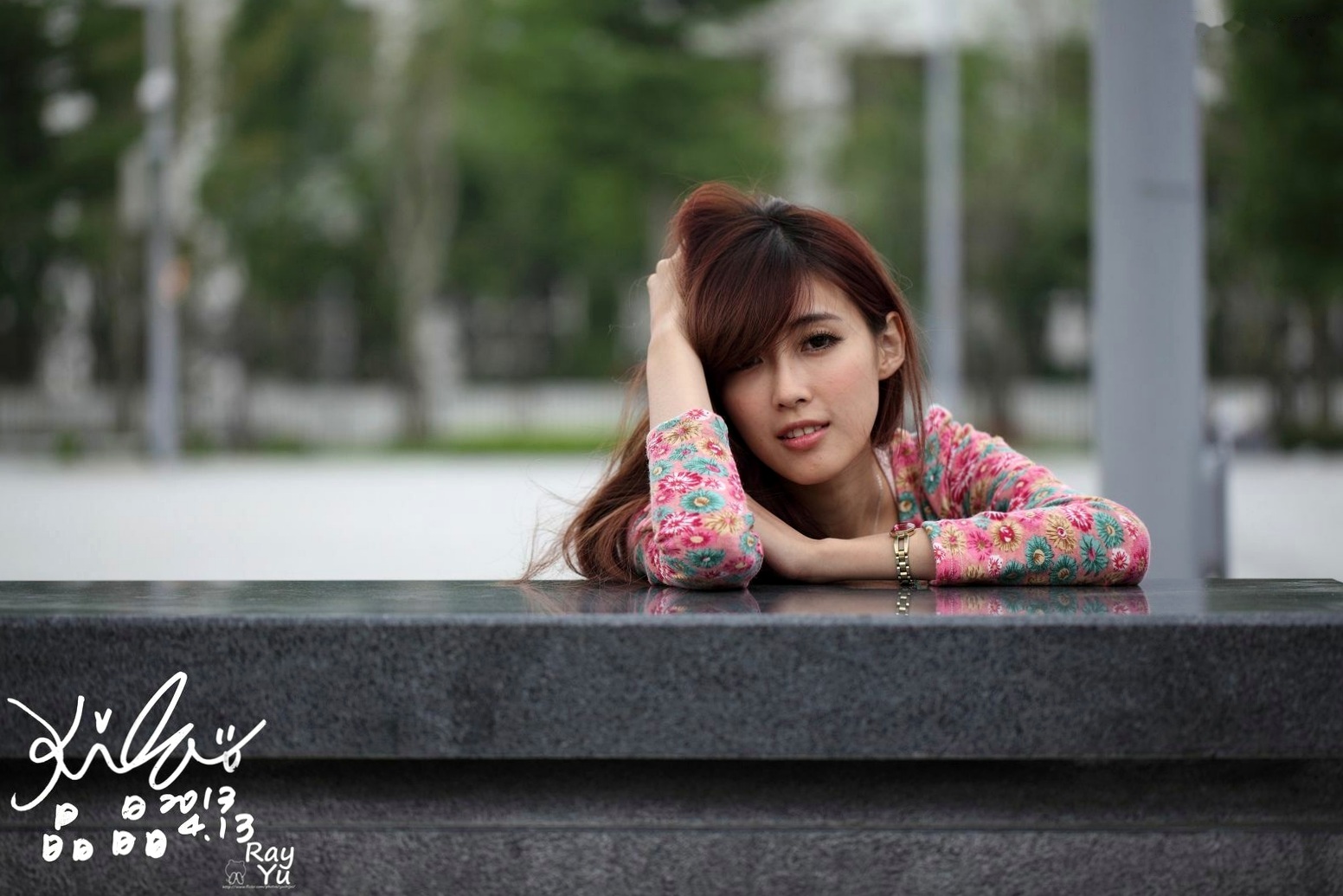 台湾女神廖挺伶Kila晶晶花色超短裙户外街拍写真集,清新气质修长美腿展现邻家甜美魅力